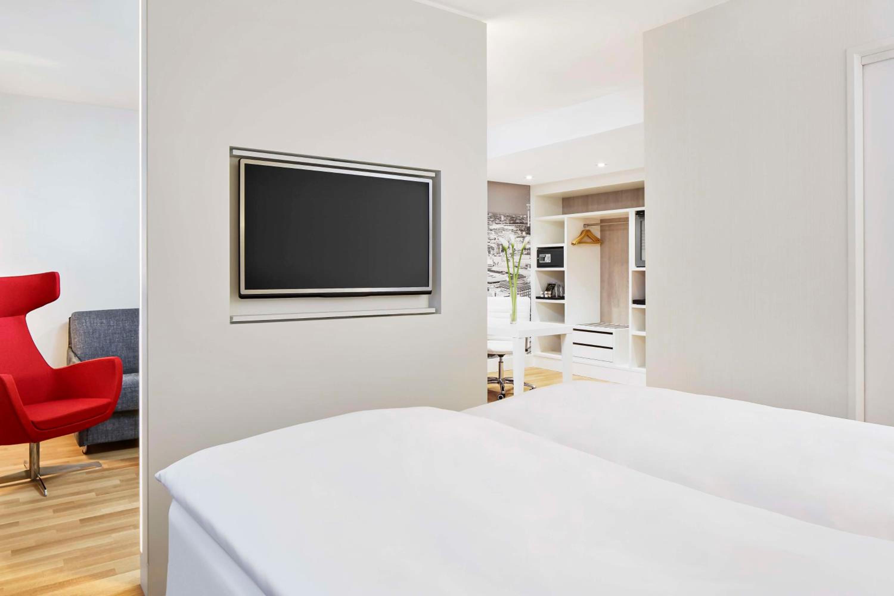 Suite - Photo 4