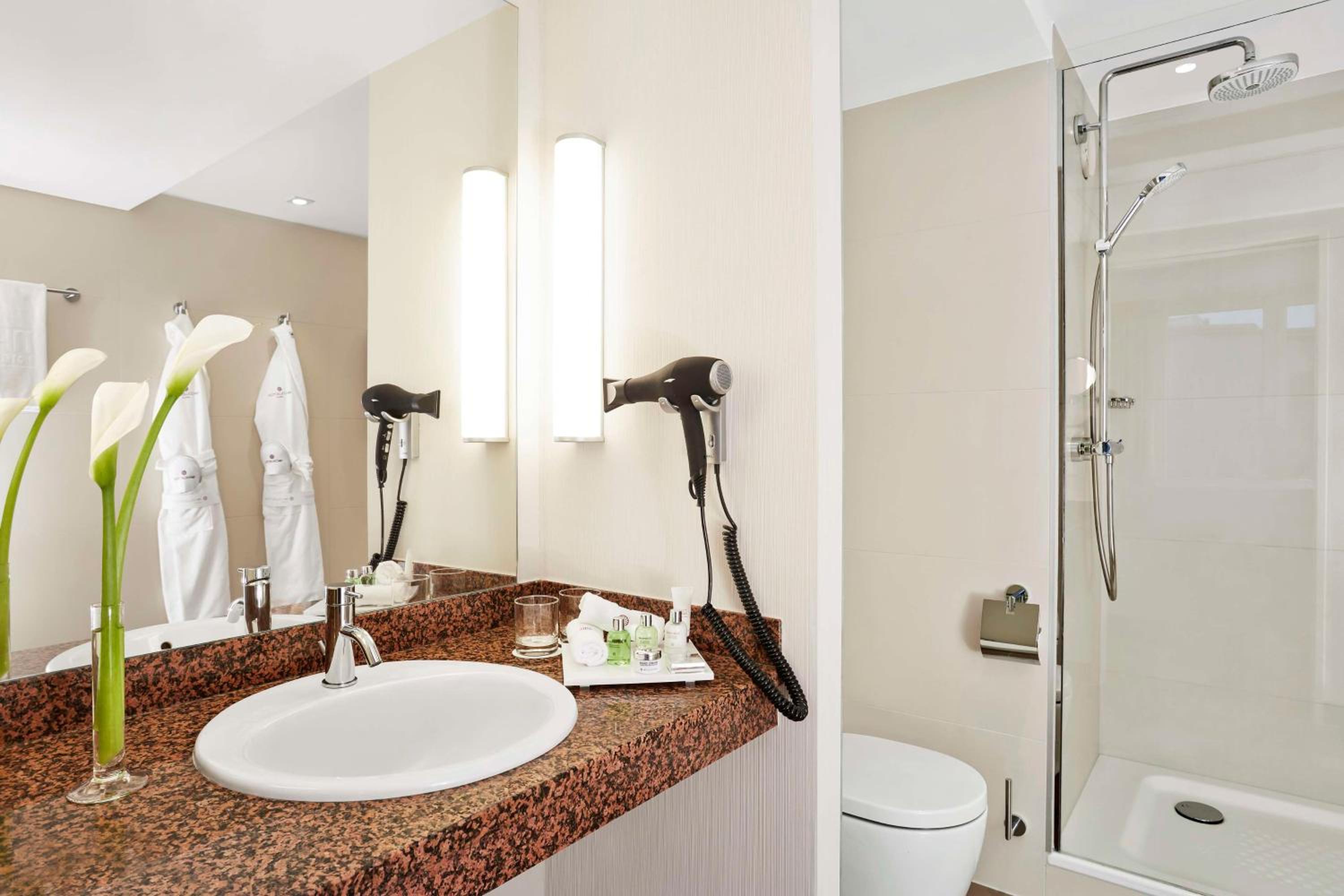 Suite - Photo 10
