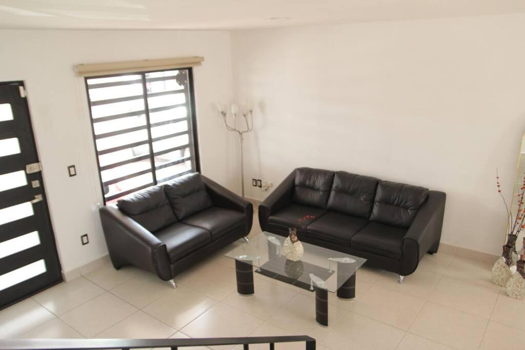 Three-Bedroom House photo 2
