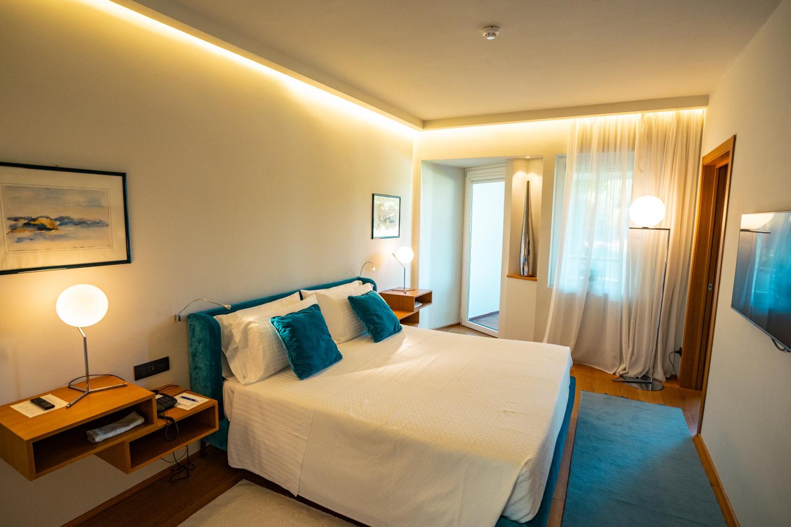 Suite - Photo 11