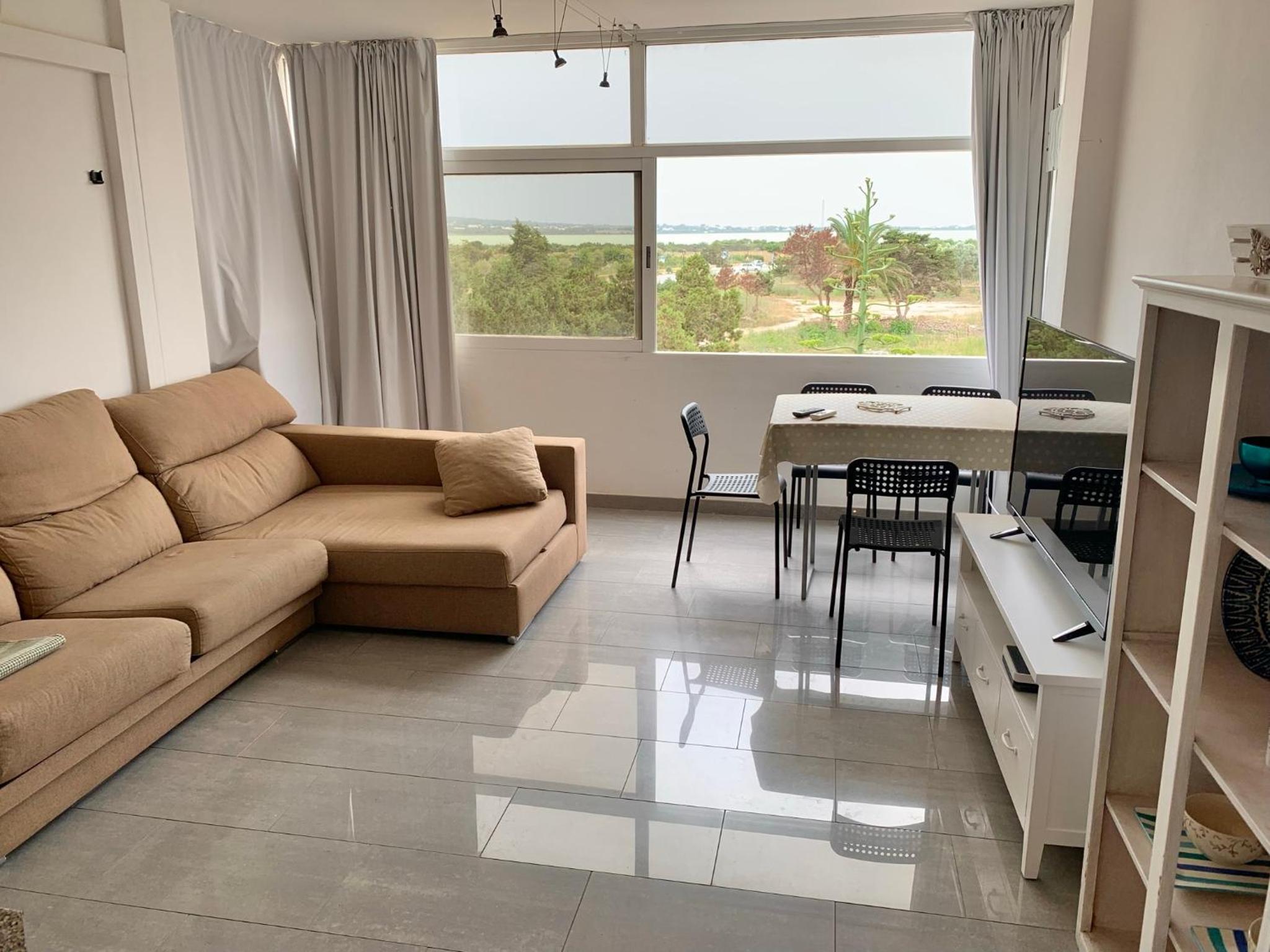 One-Bedroom Apartment With Sea View photo 3