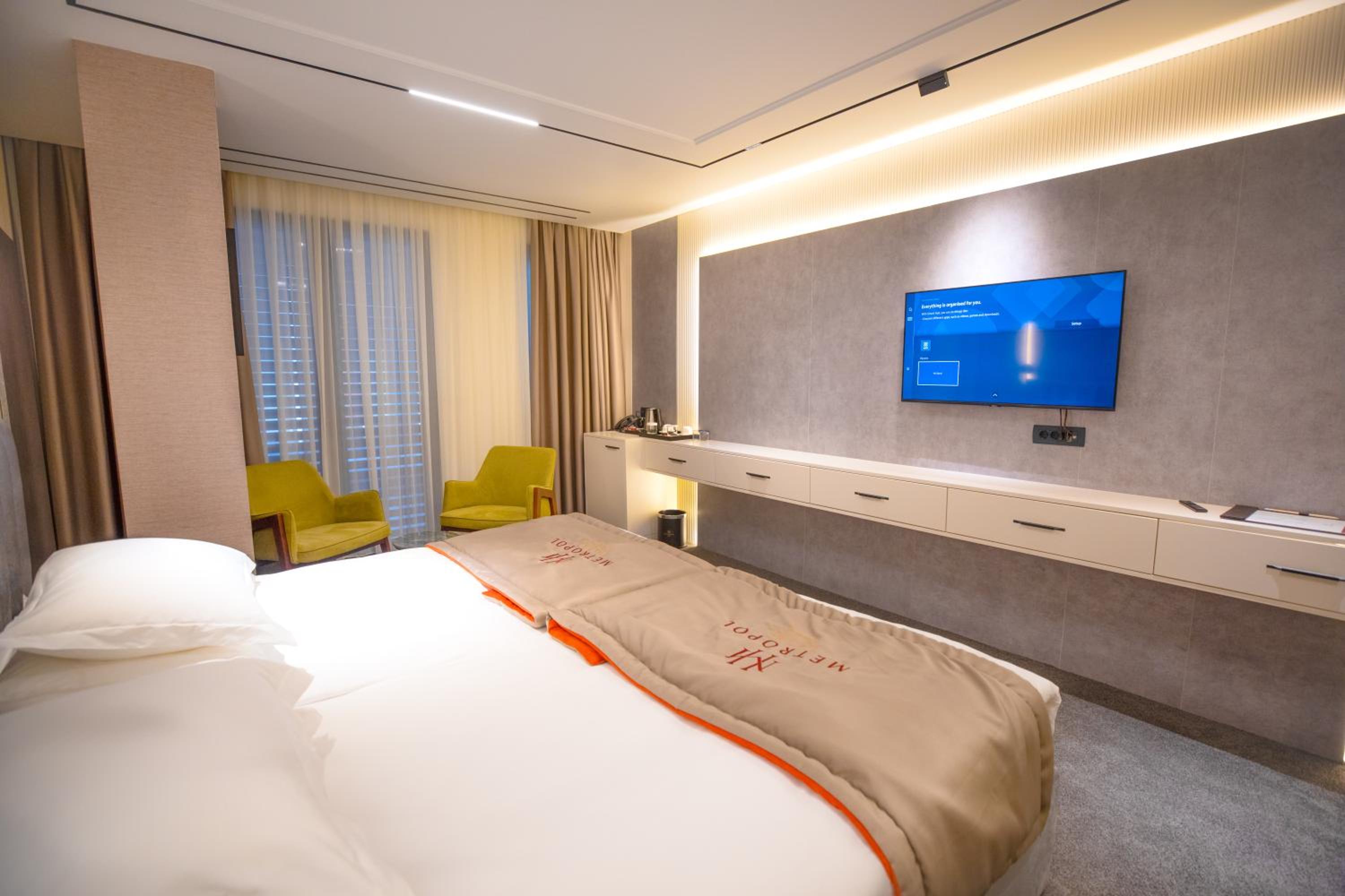 Superior Twin Room with City View