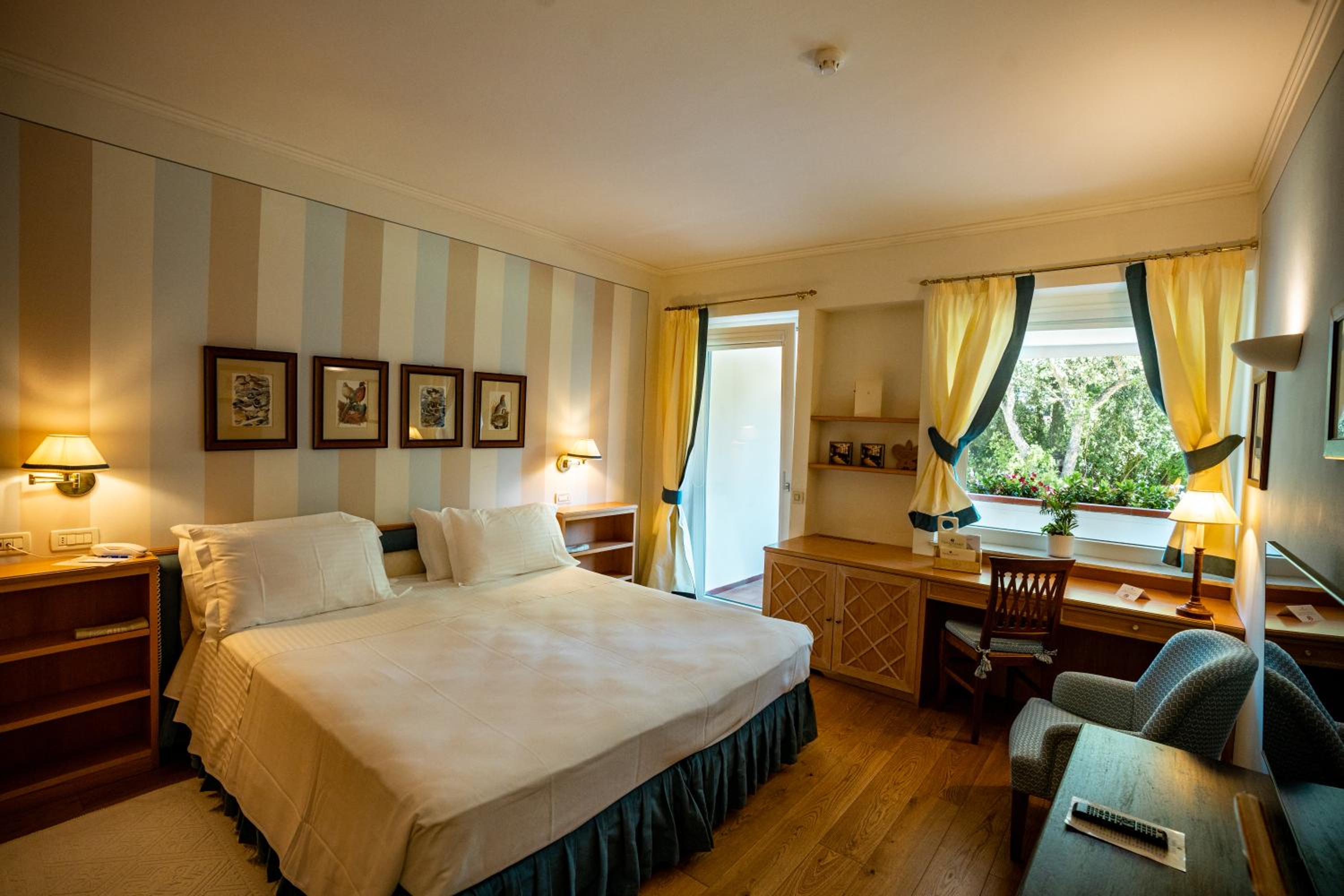 Double or Twin Room with Garden View - Photo 3