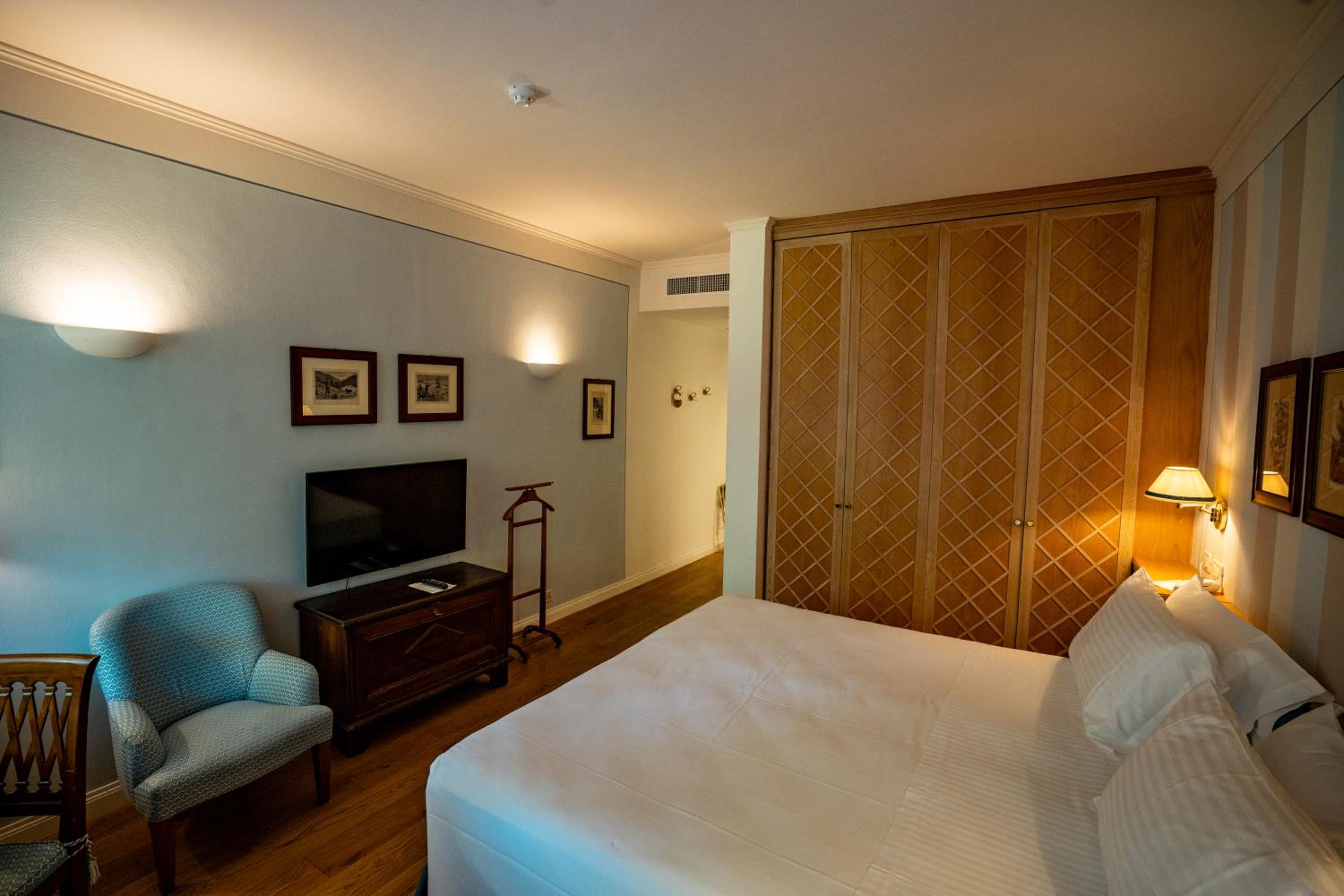 Double or Twin Room with Garden View - Photo 2