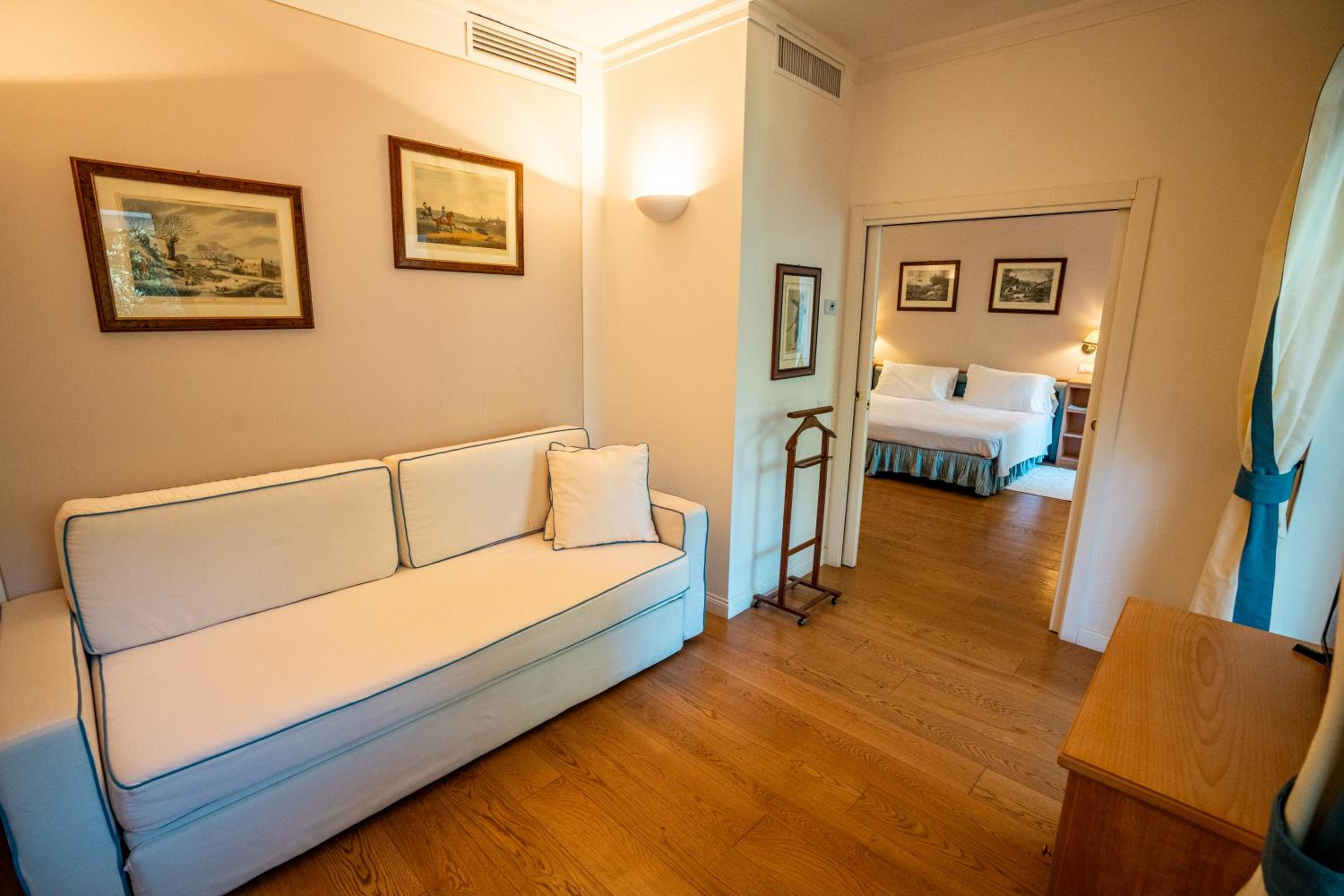 Junior Suite with Garden View - Photo 2