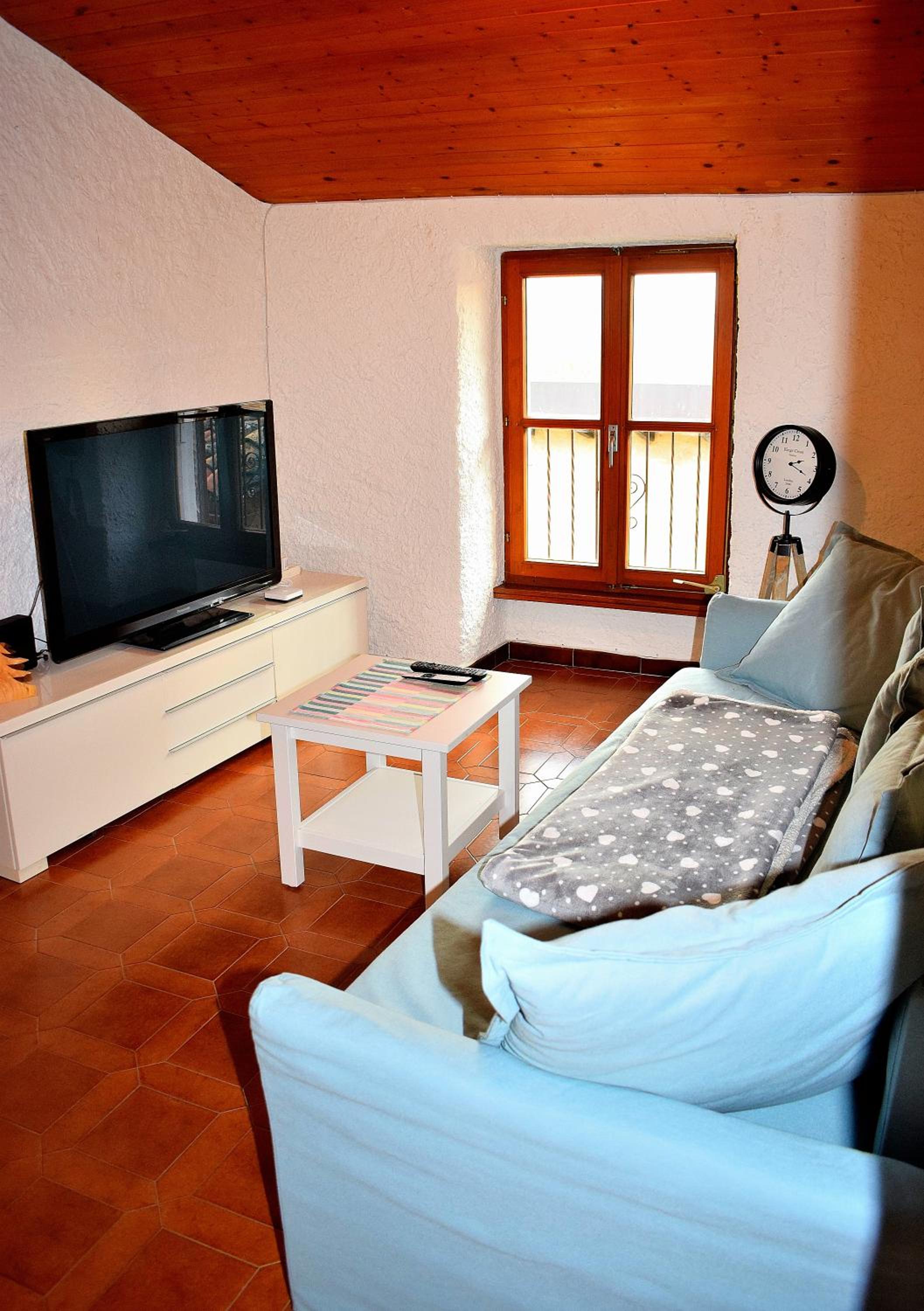 Three-Bedroom Apartment photo 3
