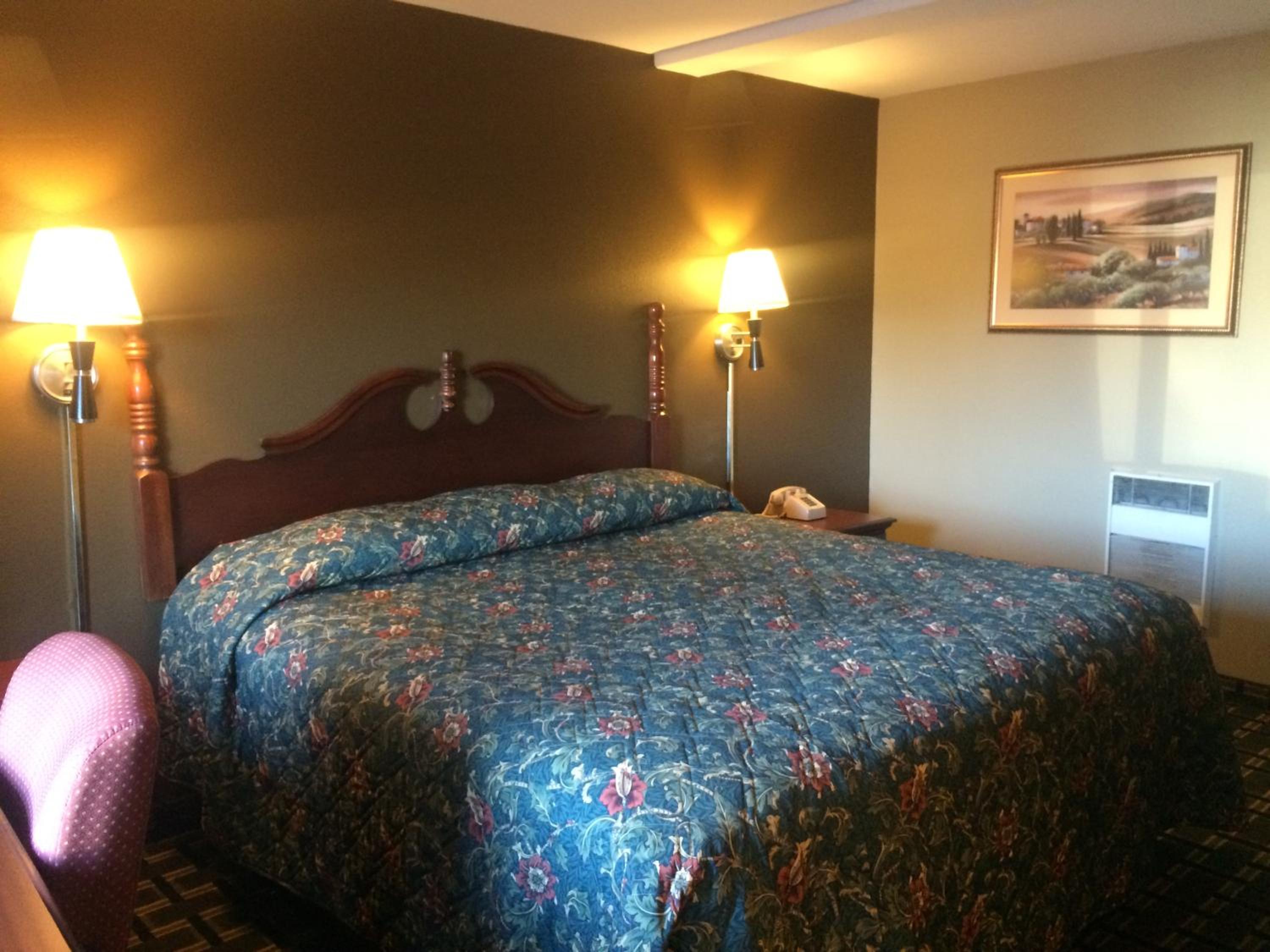 King Room - Non-Smoking - Photo 3