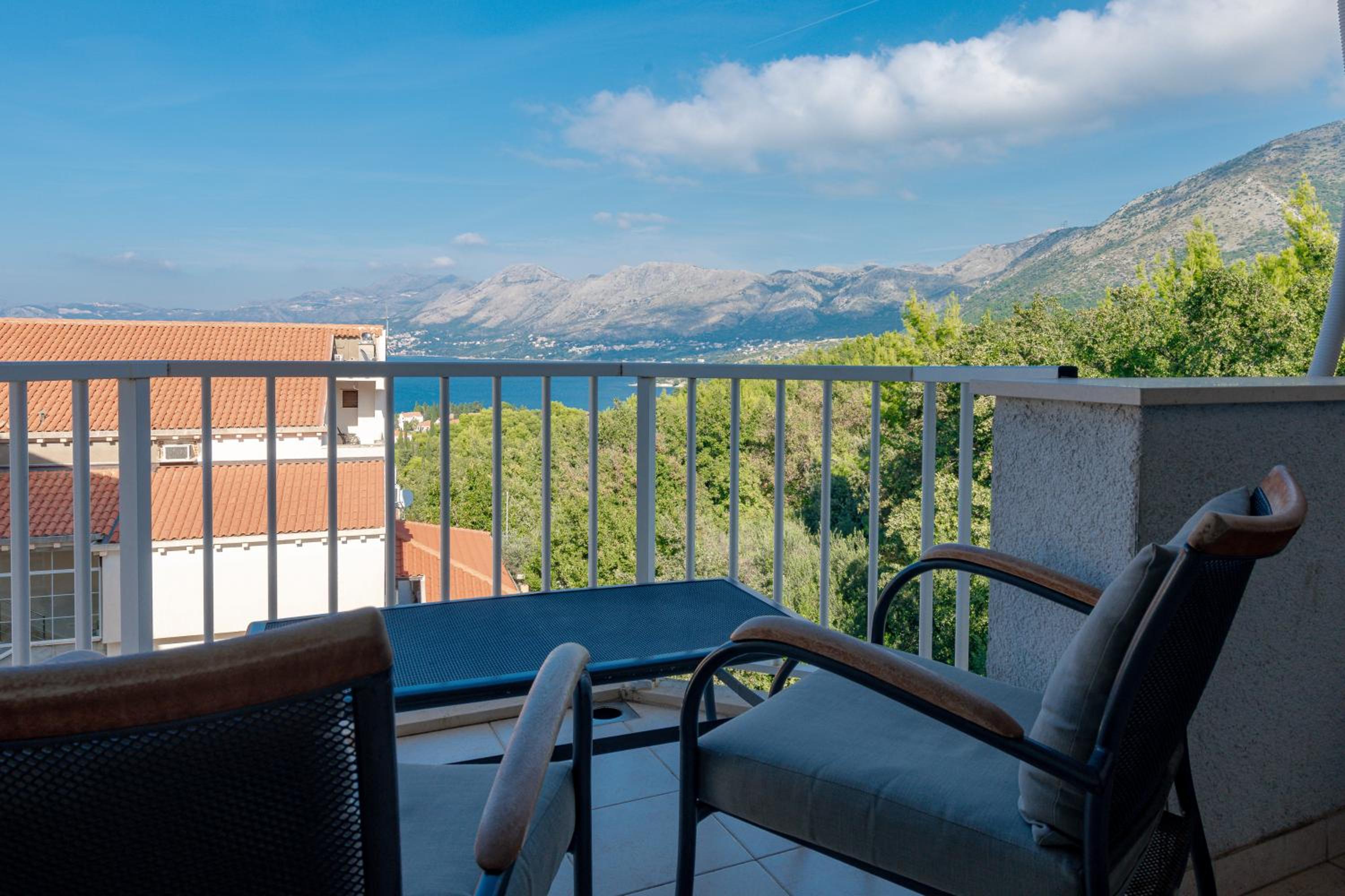 One-Bedroom Apartment with Sea View (3 Adults) photo 2