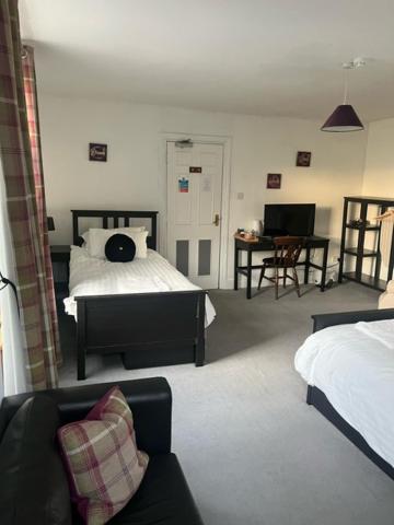 Twin Room with Private Bathroom photo 2