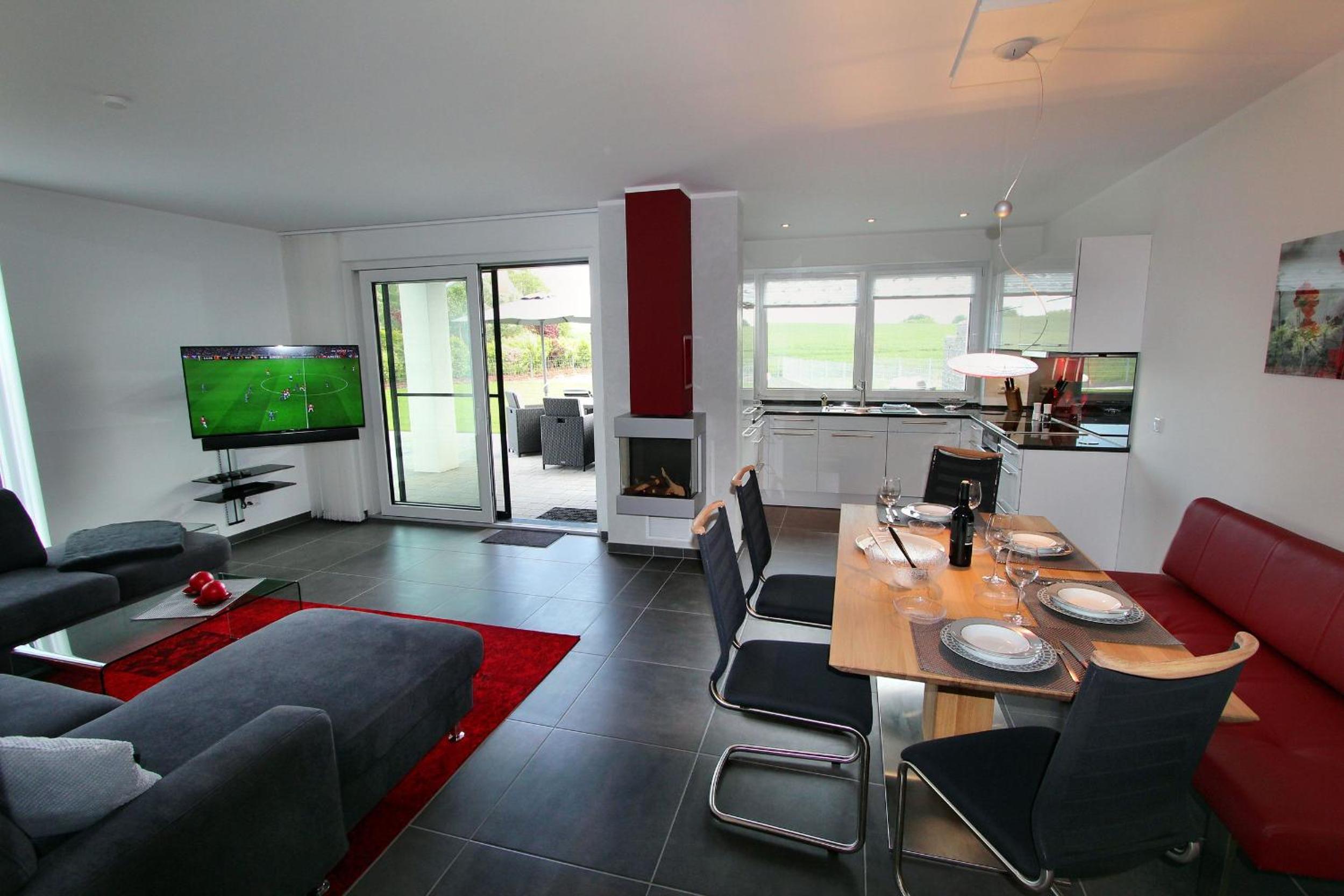 Three-Bedroom House photo 3