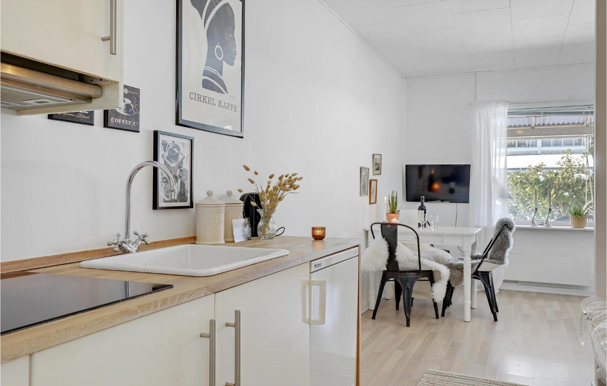 Apartment photo 2