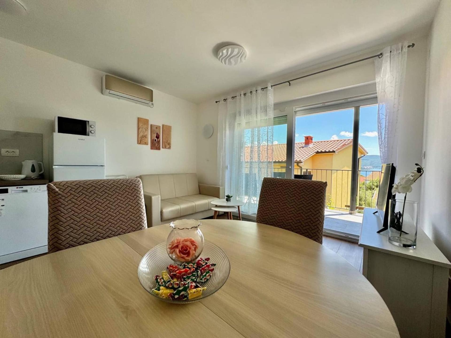 Apartment with Balcony photo 2