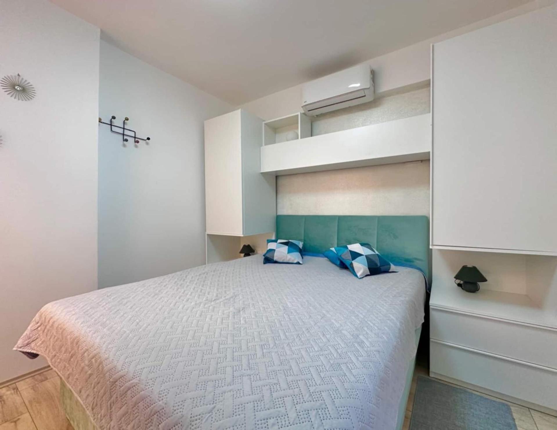 Studio Apartment photo 1
