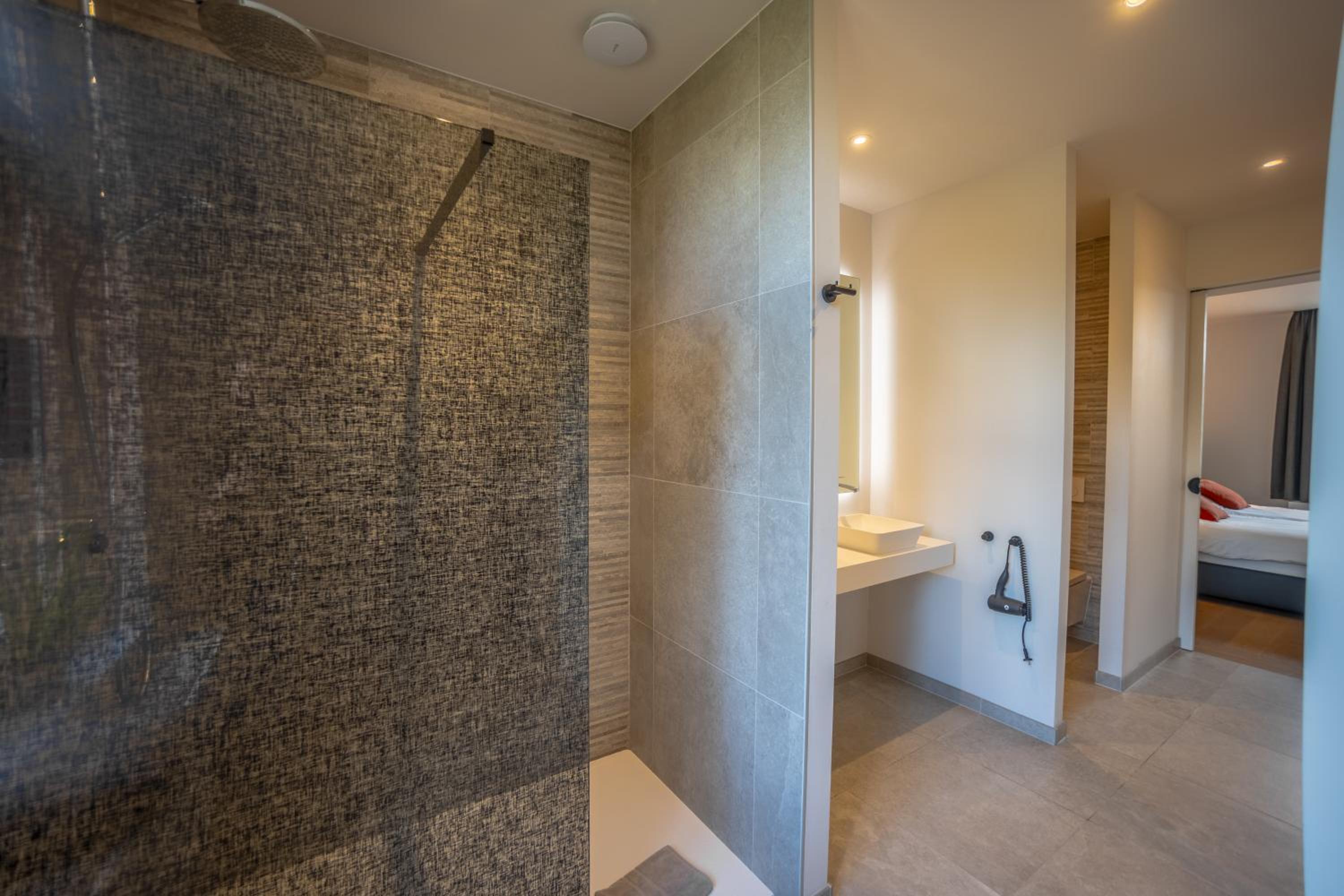 Superior Deluxe Double or Twin Room  - Photo 7