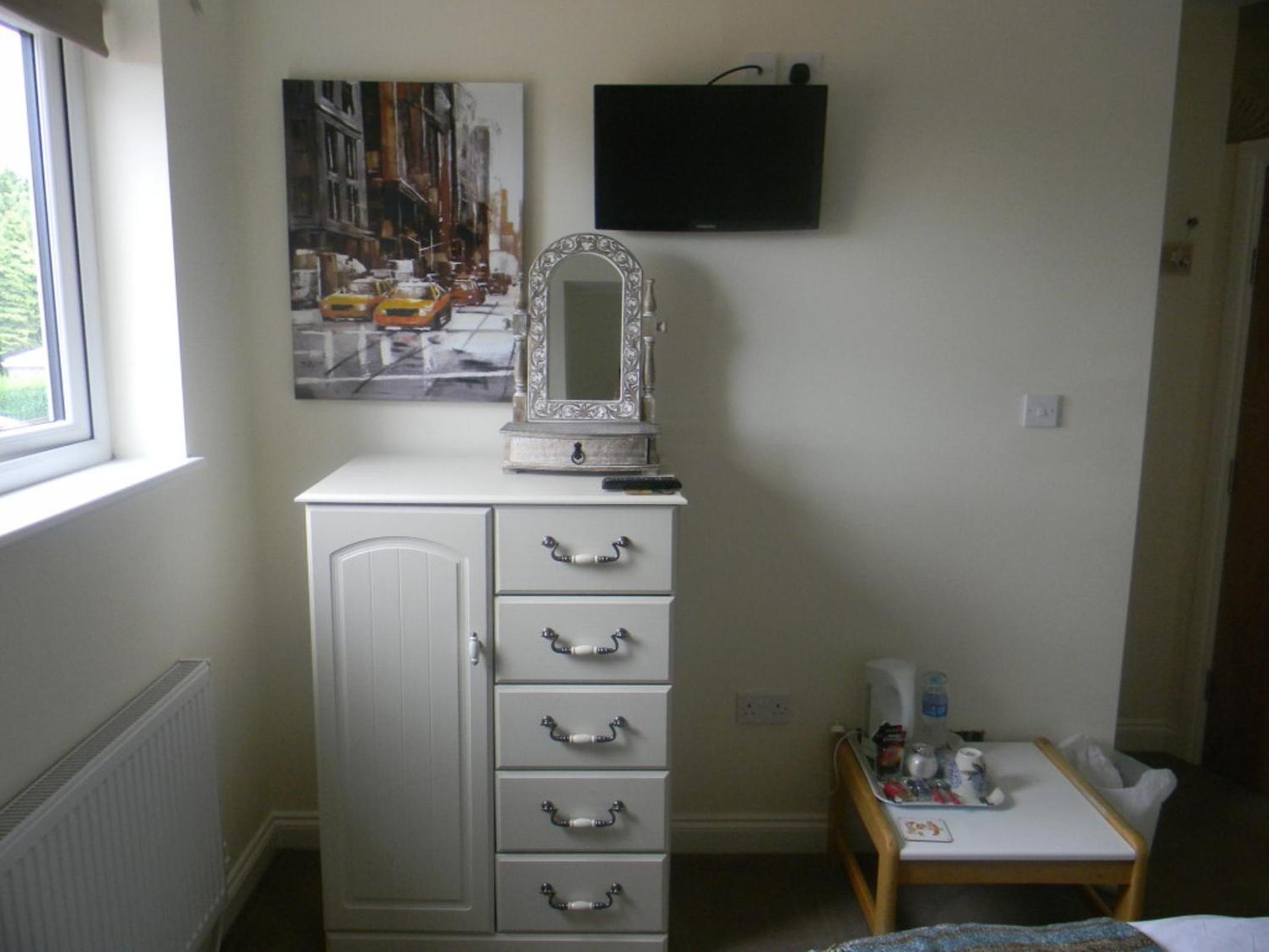 Single Room with Private Bathroom photo 2