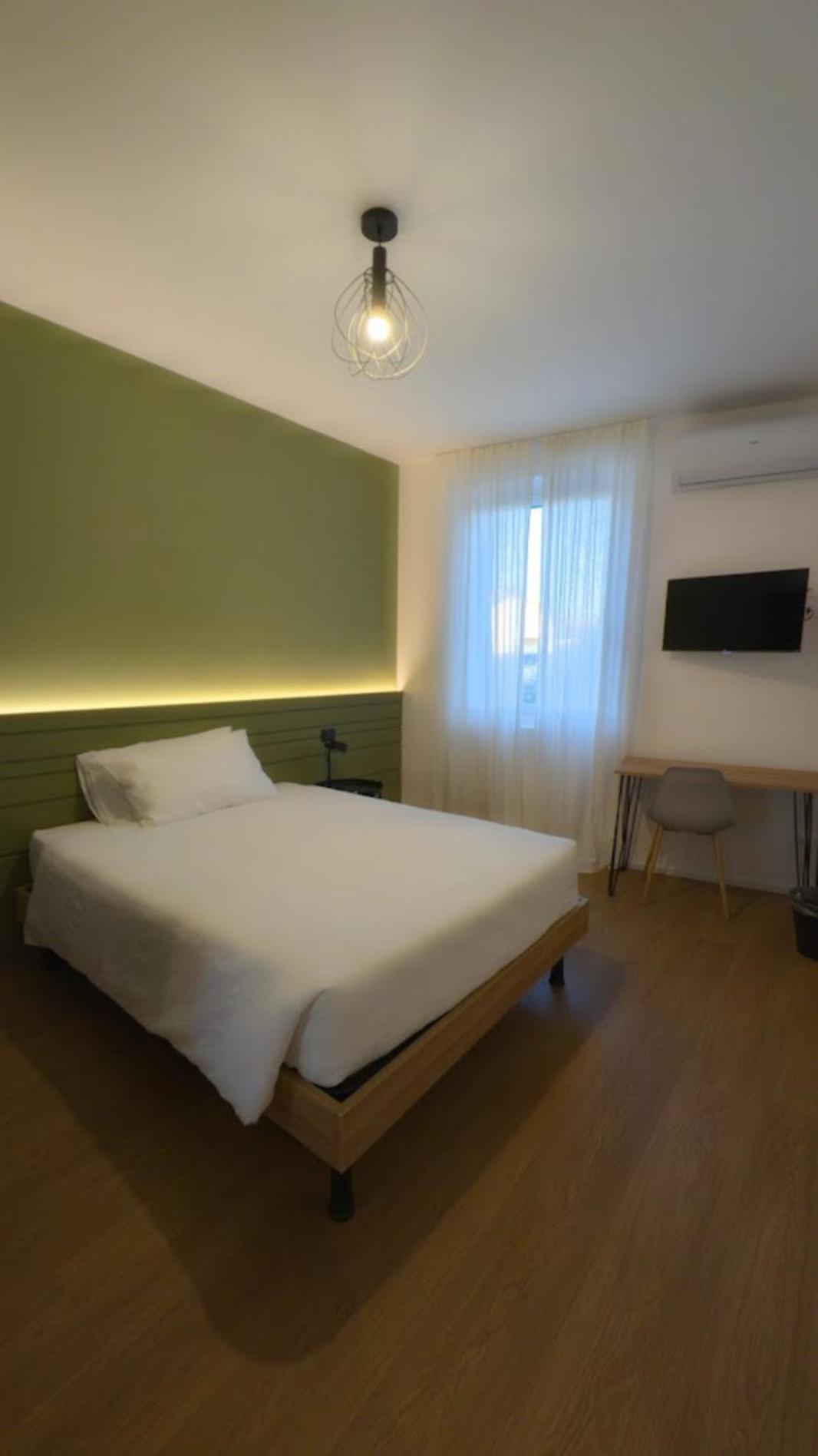 Deluxe Room (1 adult + 1 child)