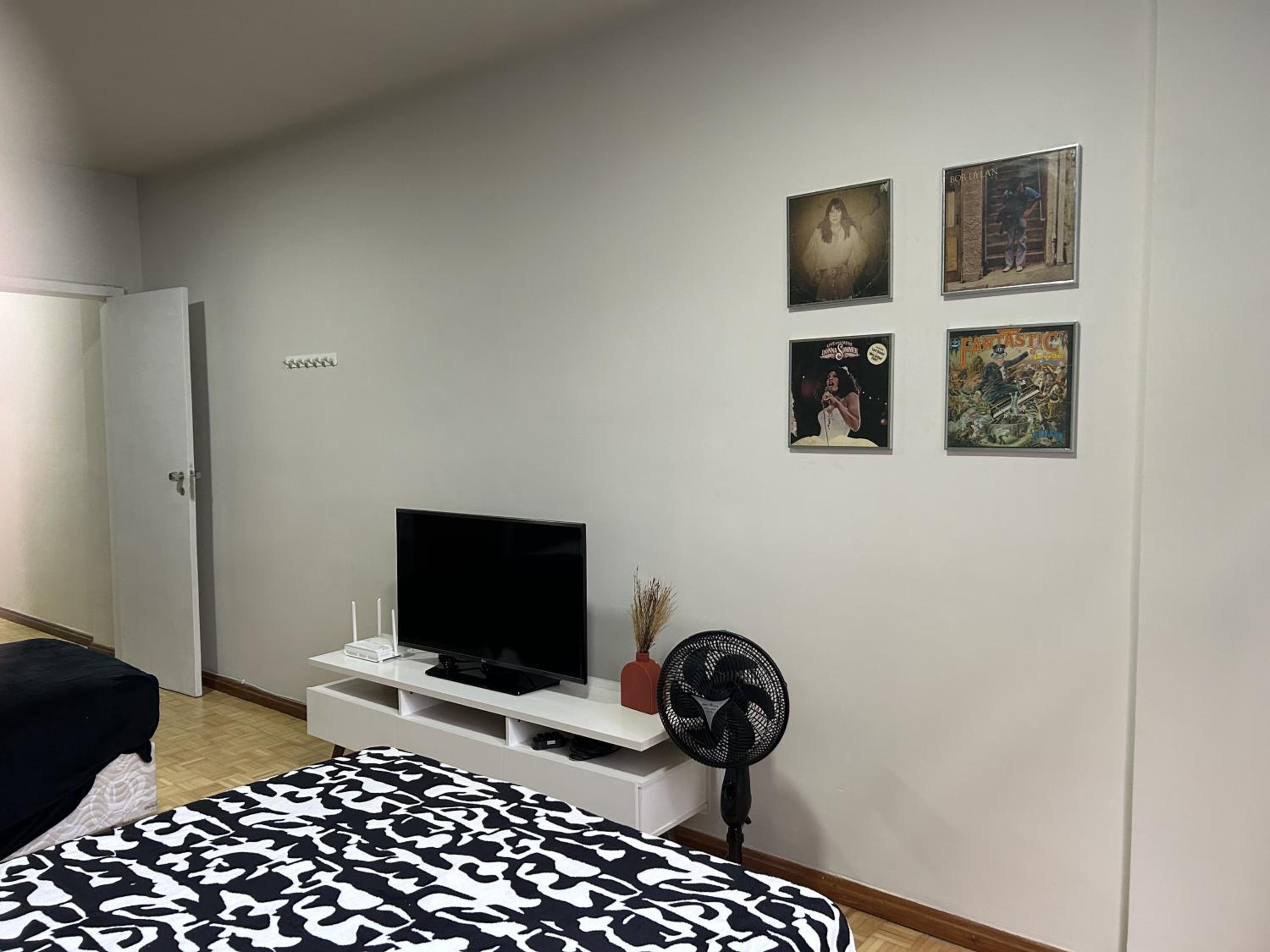 One-Bedroom Apartment photo 2