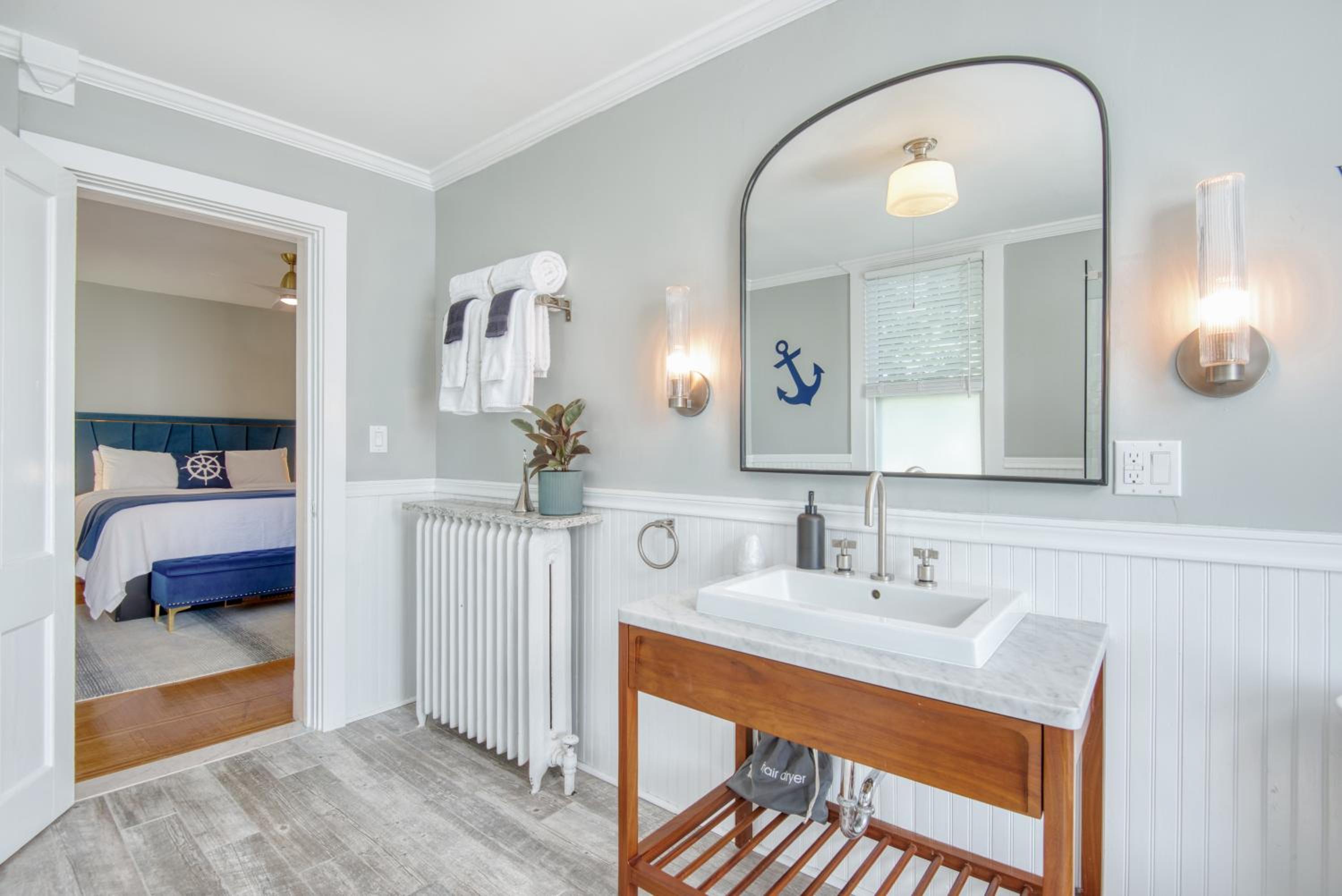 Deluxe King Suite photo 2