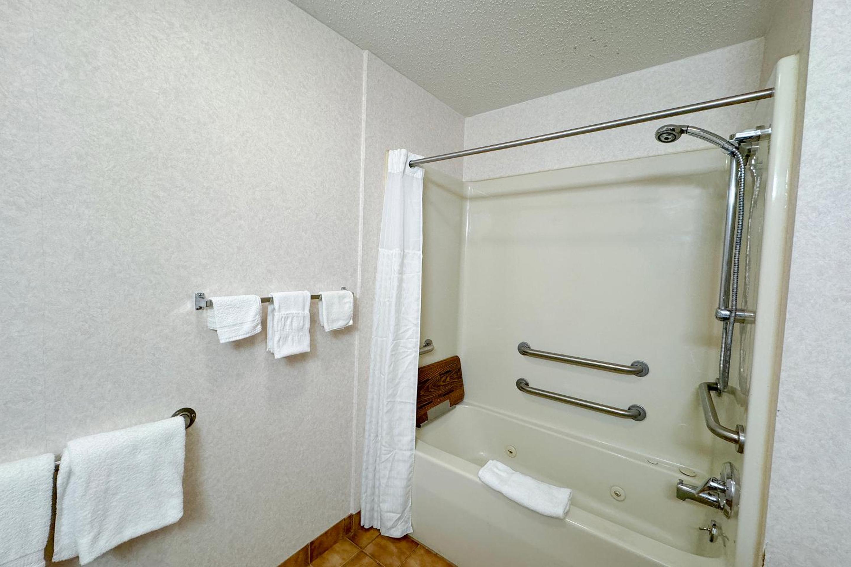 Standard 2 Double beds Accessible Nonsmoking - Photo 3