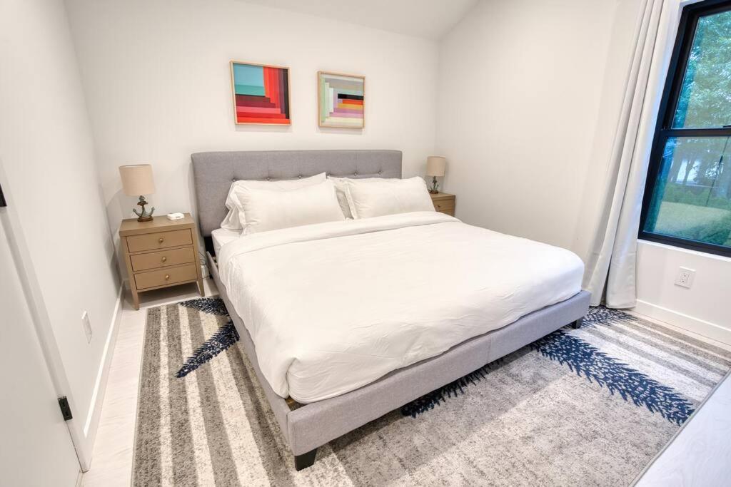 Six-Bedroom House photo 1