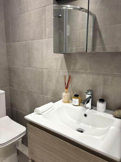 Three-Bedroom Apartment With View photo 3