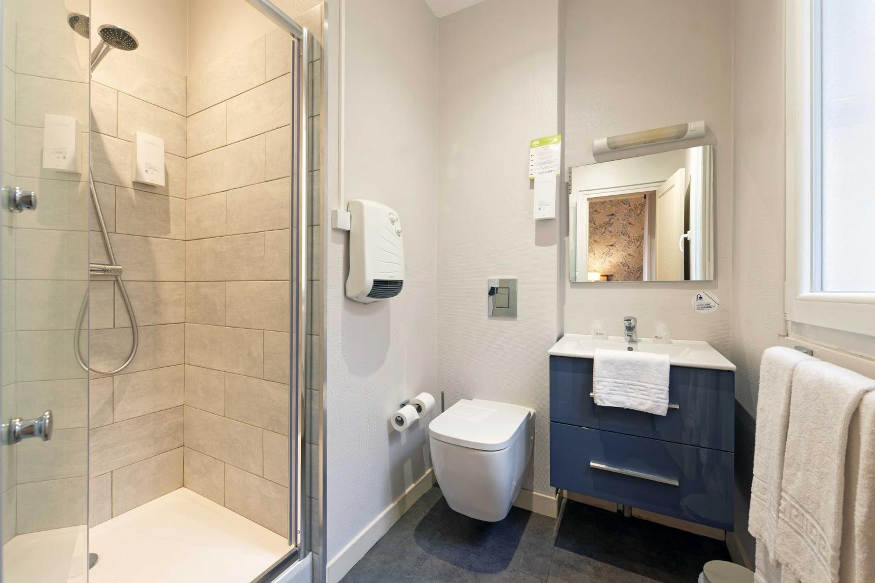 Double Room - Photo 10