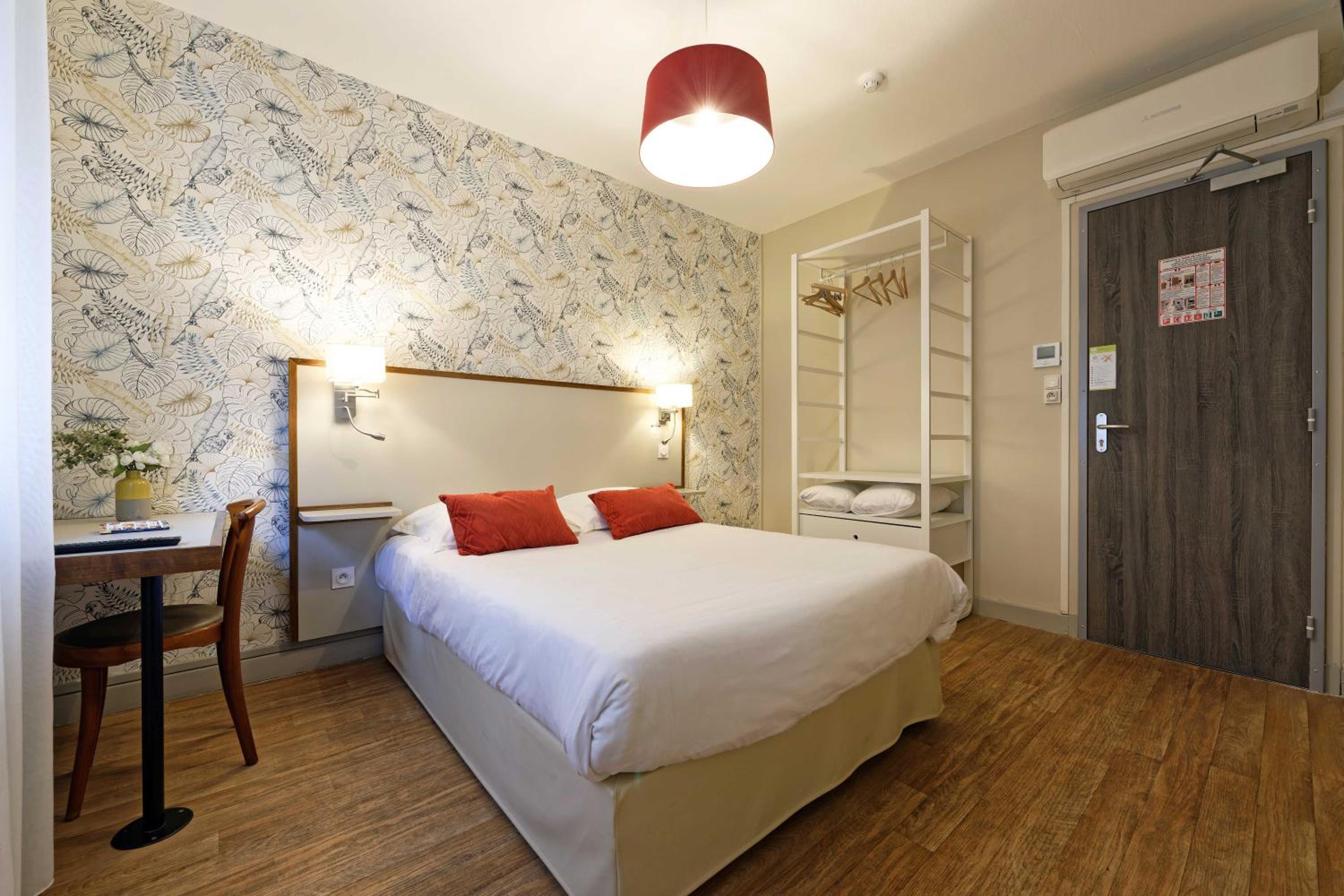 Double Room - Photo 7