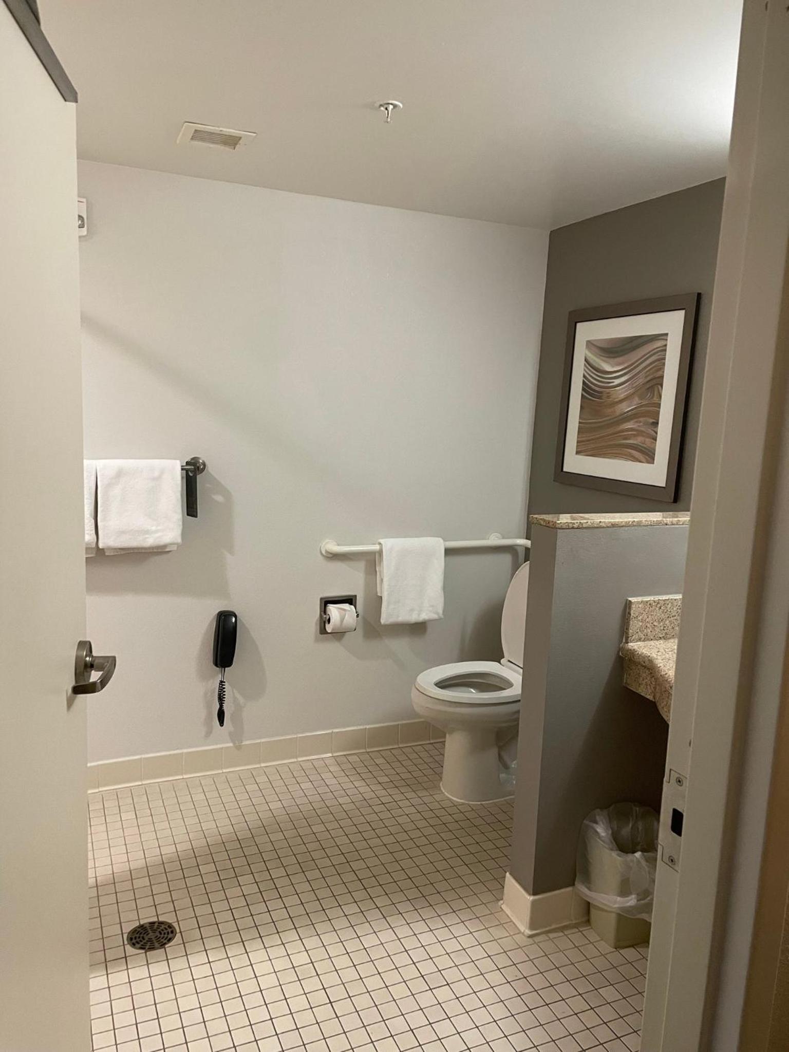 Queen Room - Hearing Accessible