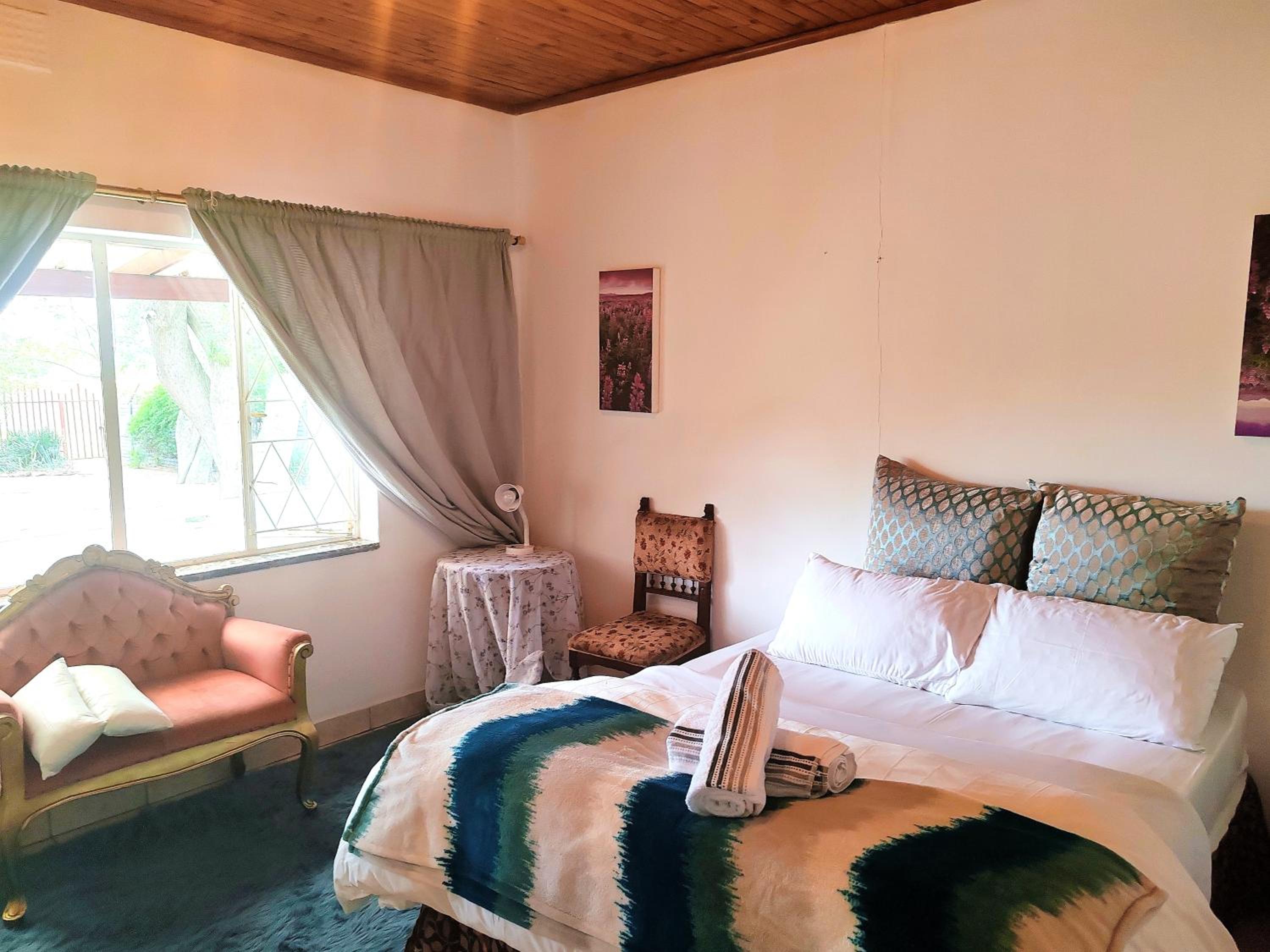Deluxe Room (2 Adults + 1 Child) photo 1