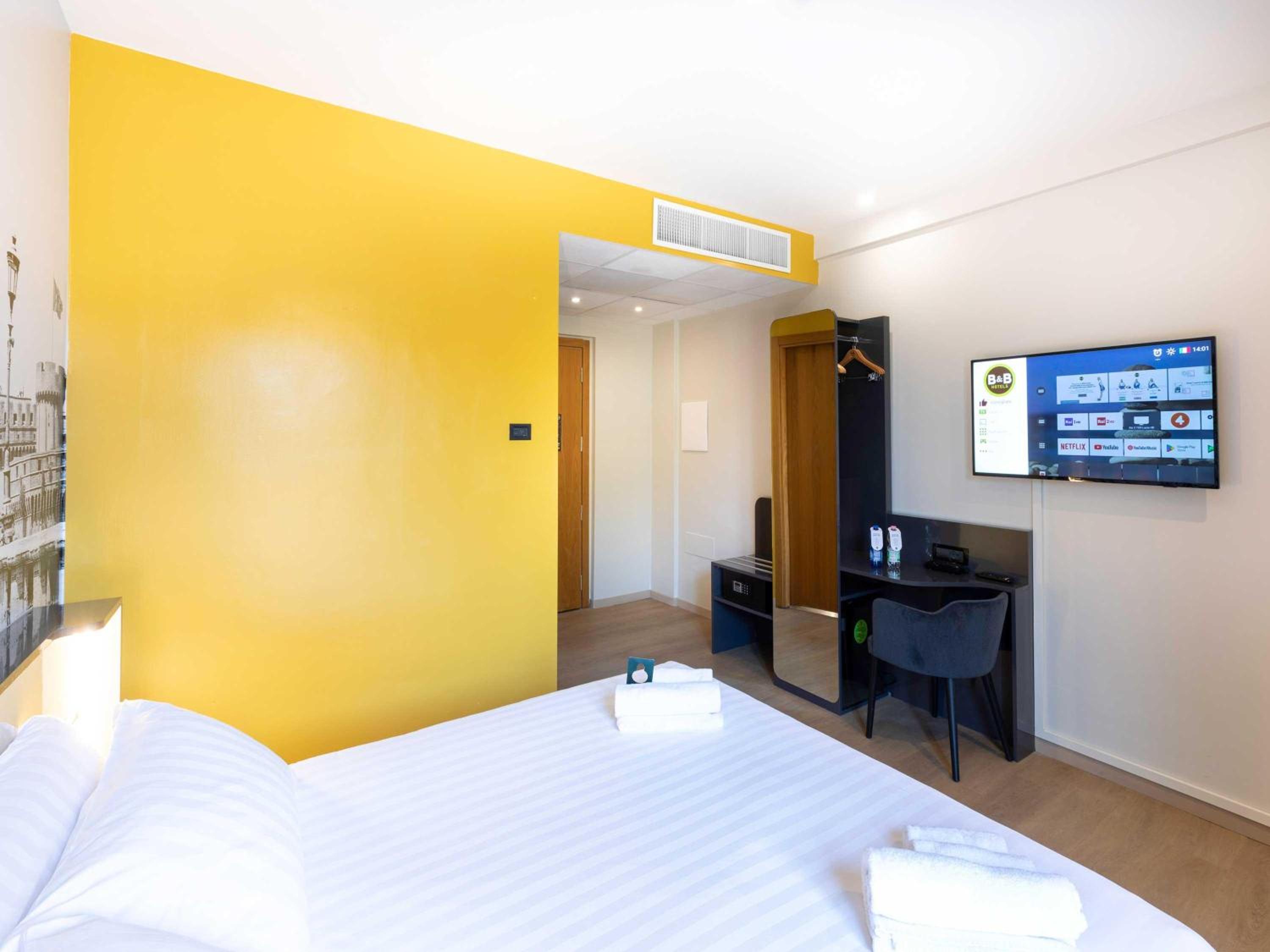 Superior Double Room thumbnail 5
