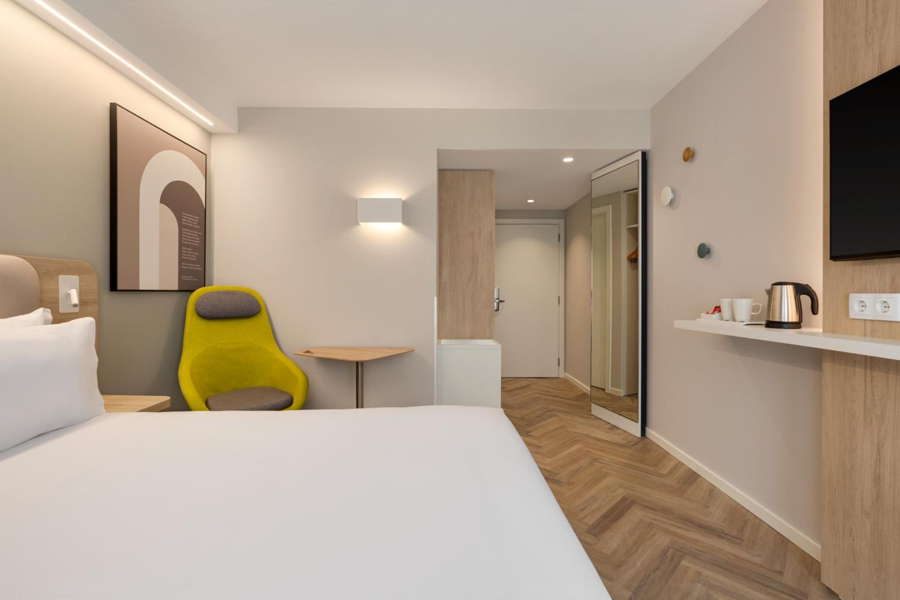 Standard Queen Room - Free Breakfast