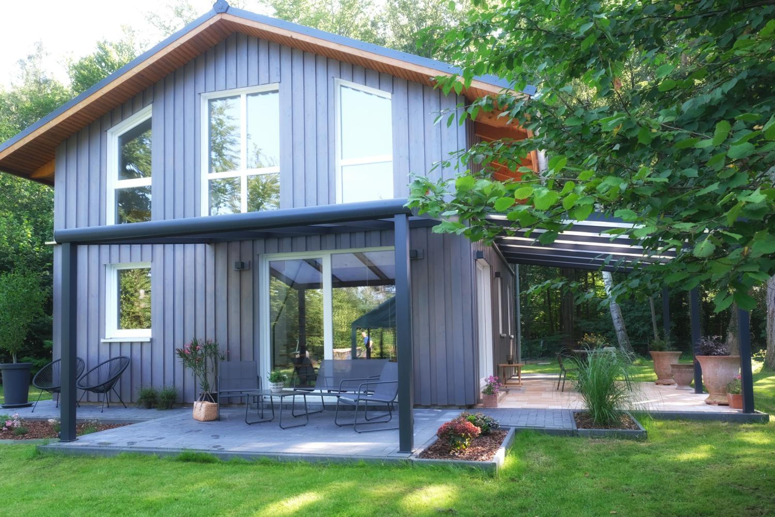Three-Bedroom House photo 3