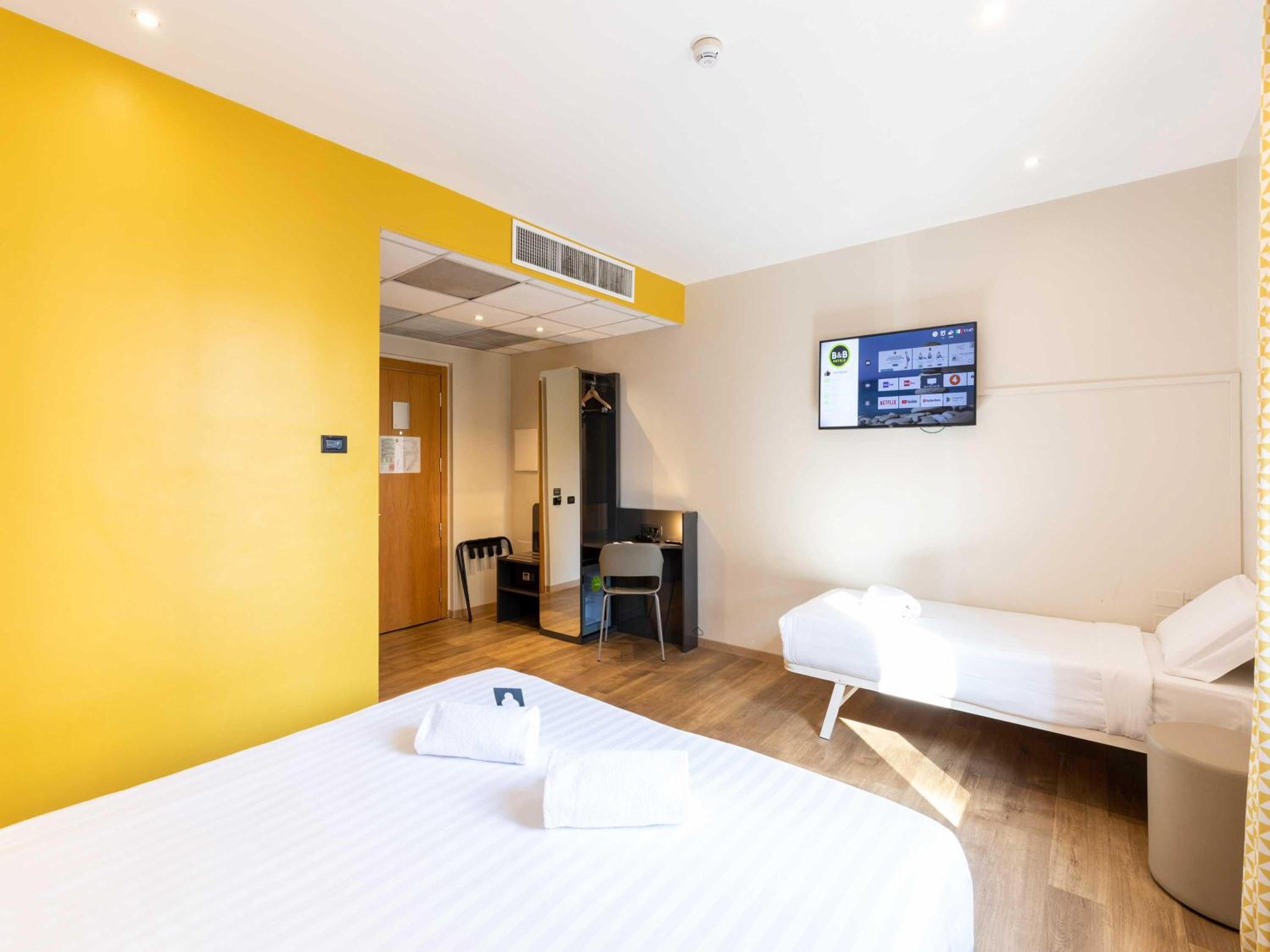 Triple Room thumbnail 6