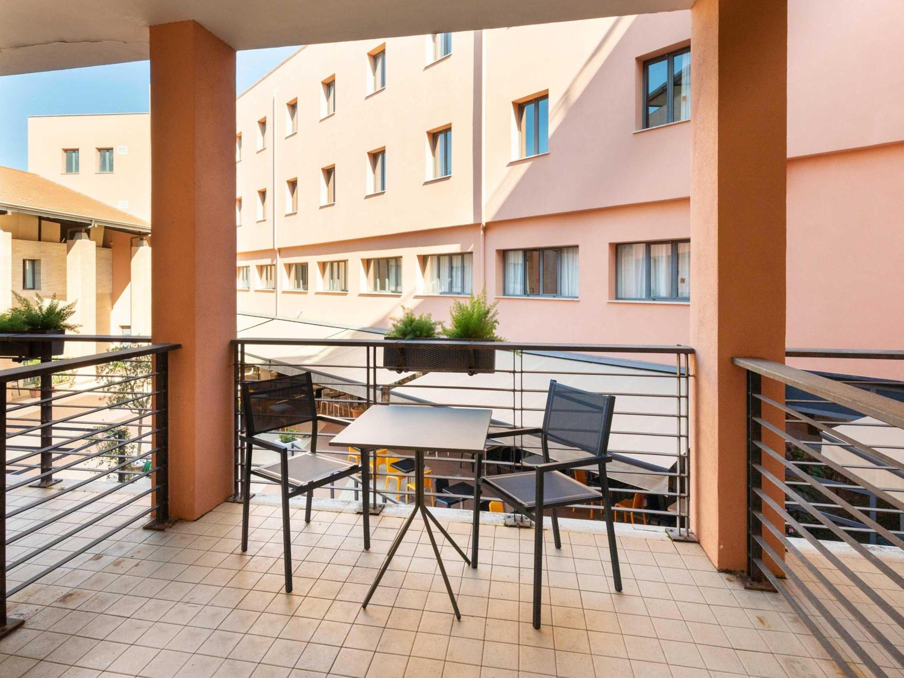 Double Room with Terrace thumbnail 5