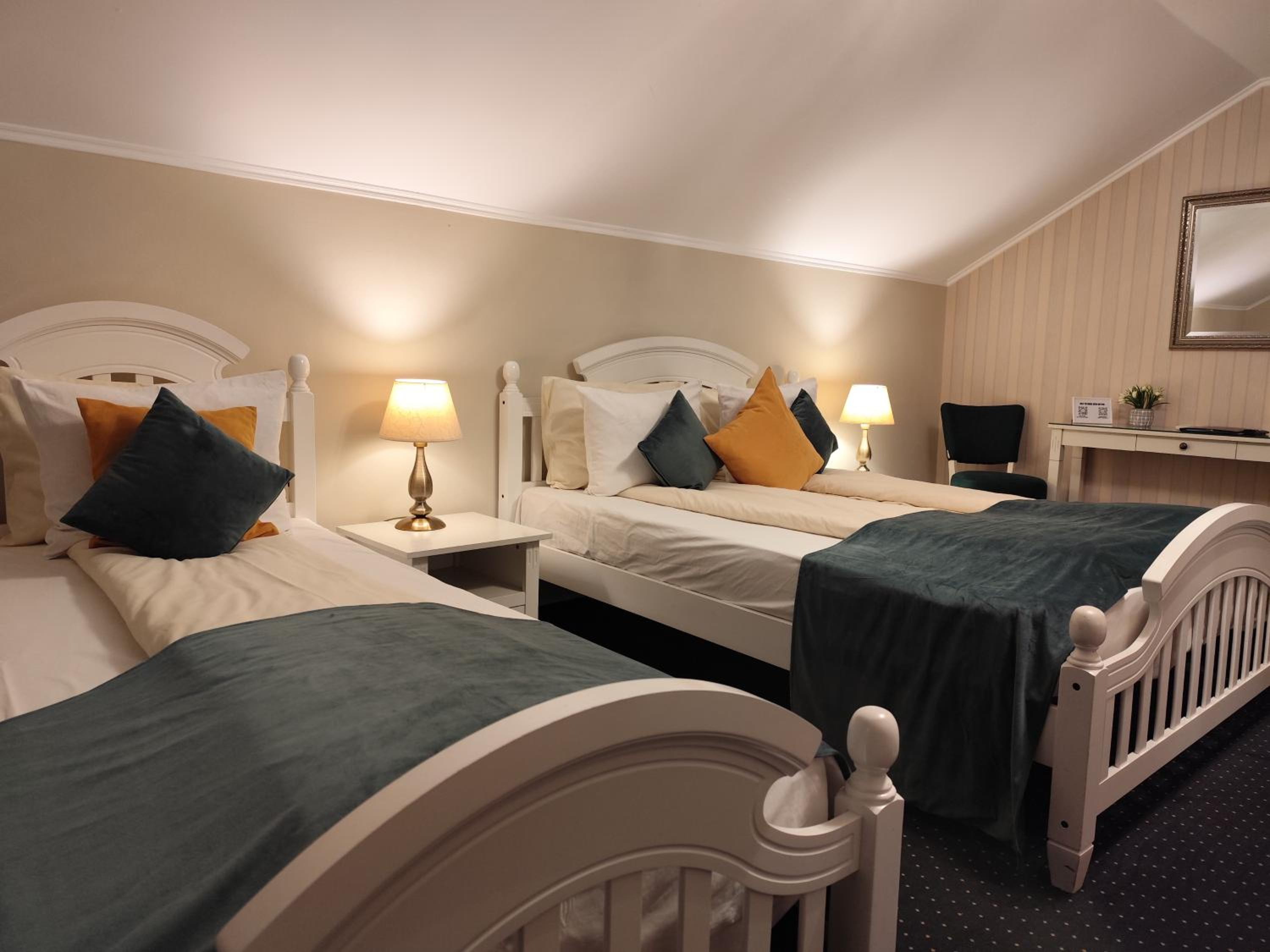 Deluxe Family Room - Photo 2