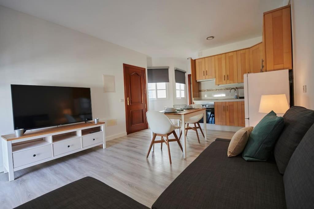 One-Bedroom Apartment photo 2