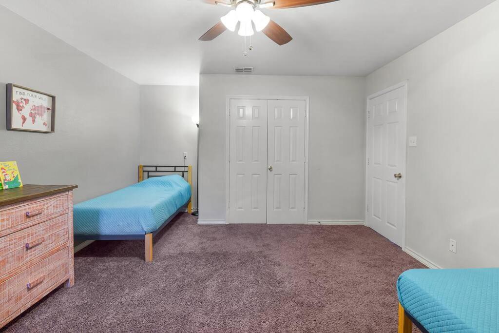 Three-Bedroom House photo 2