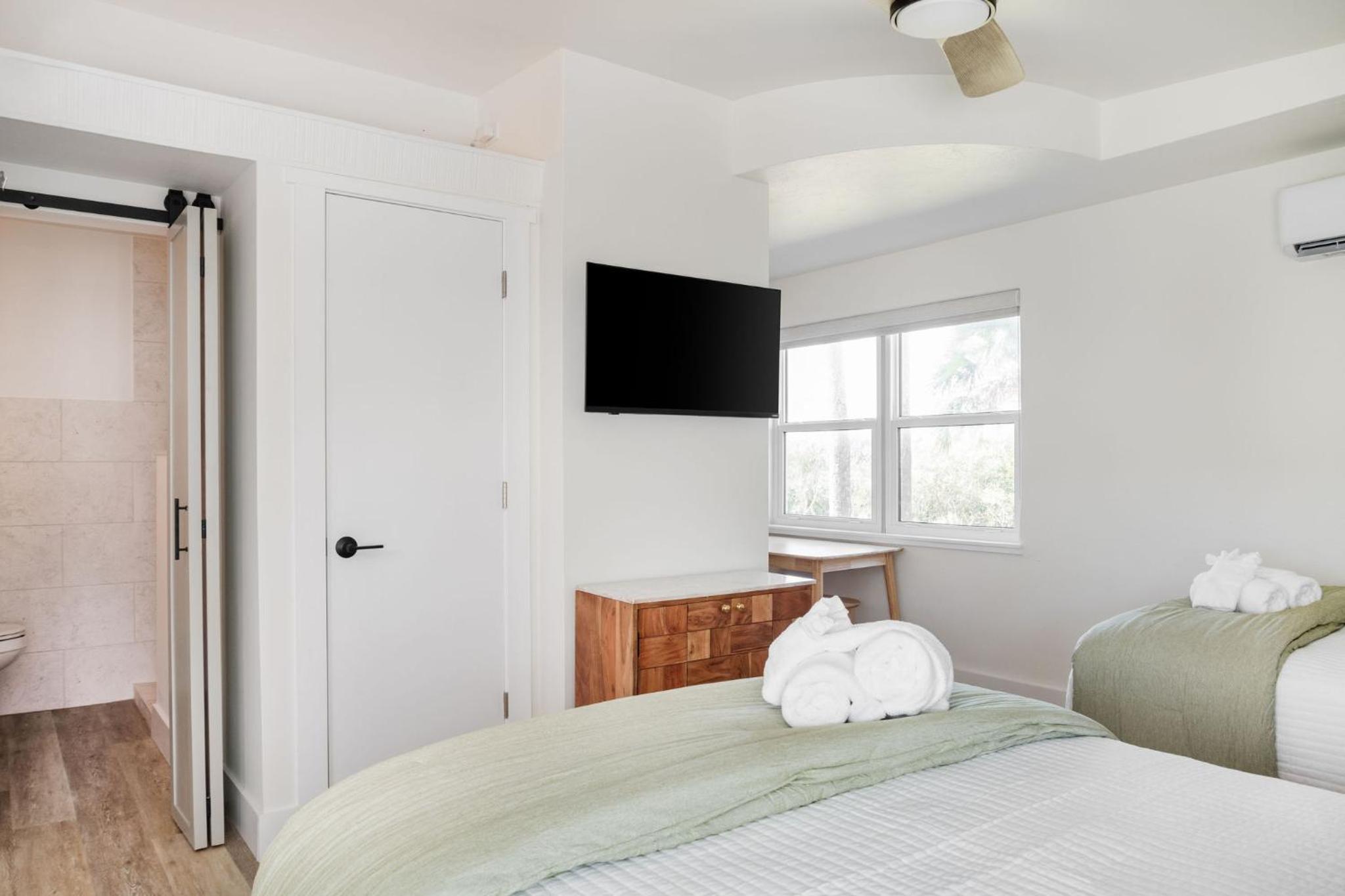 Deluxe Double Room with Shower