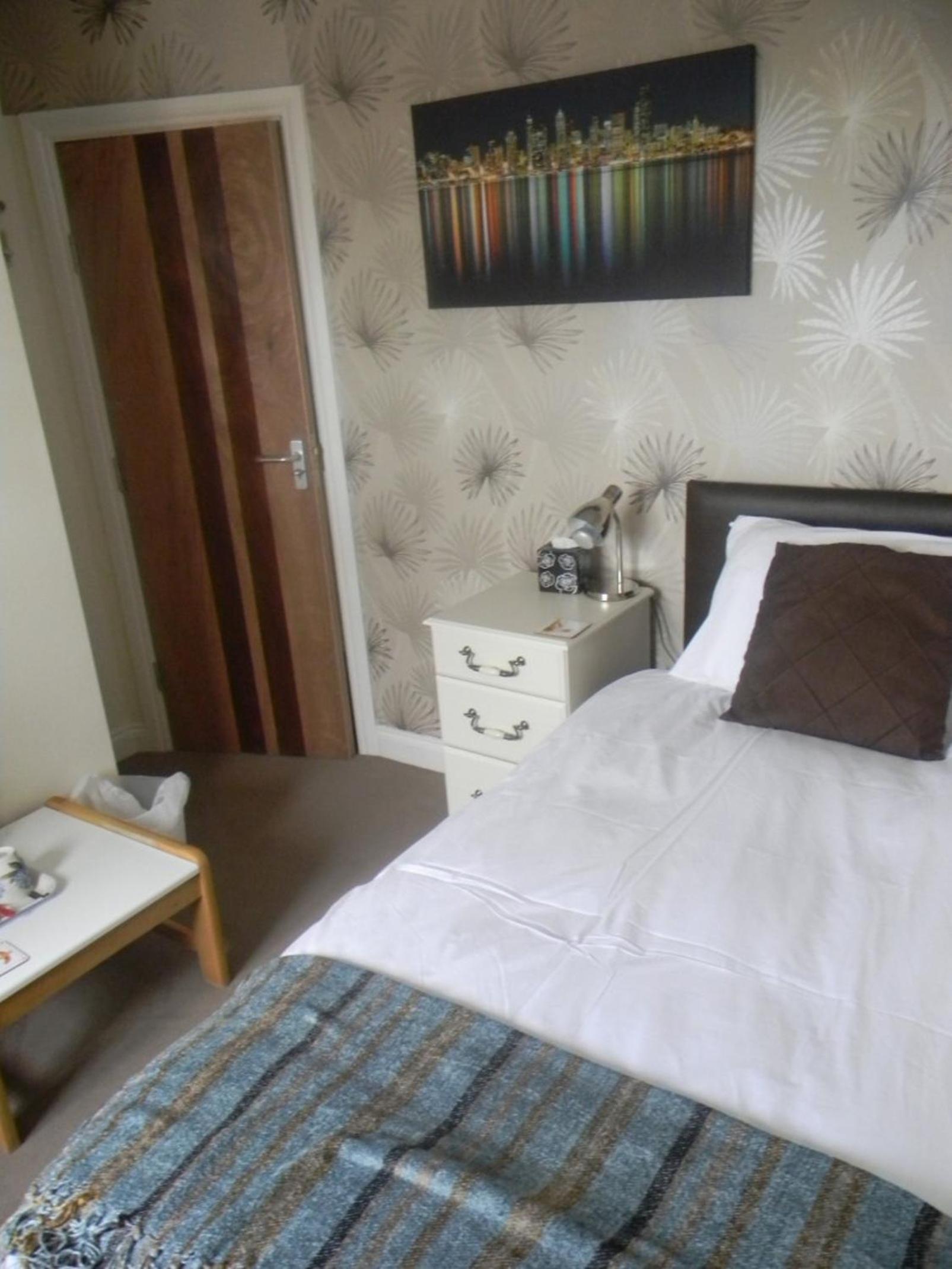 Single Room with Private Bathroom photo 1
