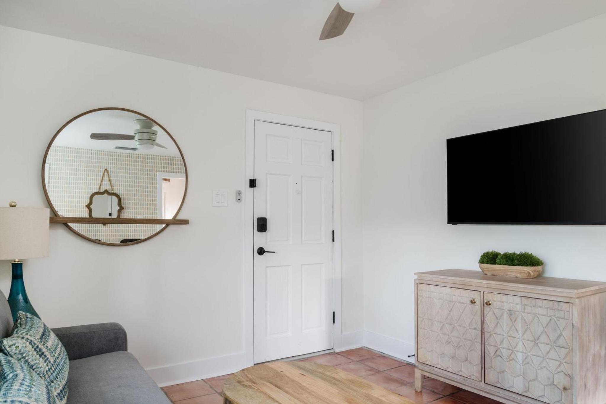 Classic One-Bedroom Apartment with King Bed