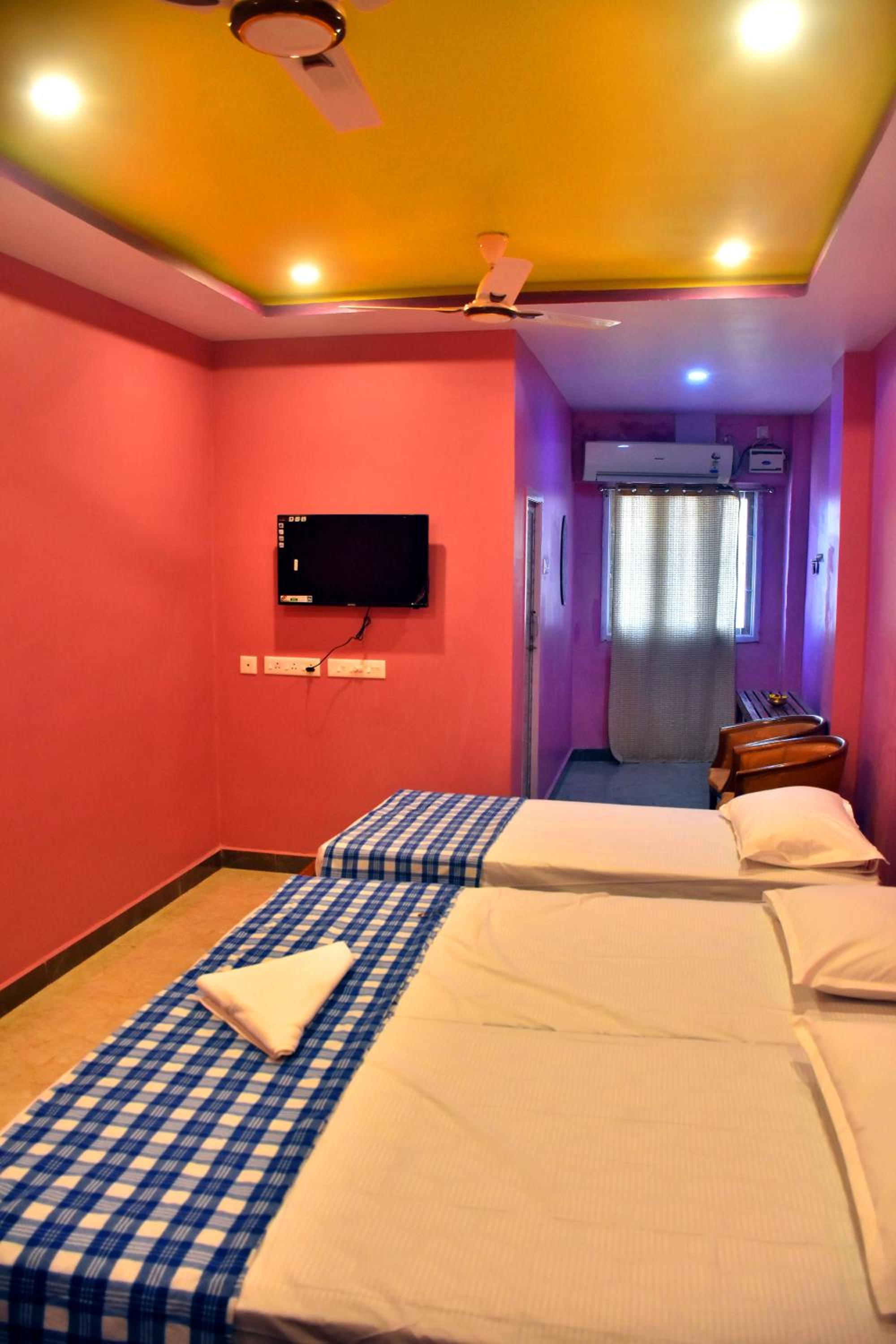 Deluxe Family Room - Photo 1