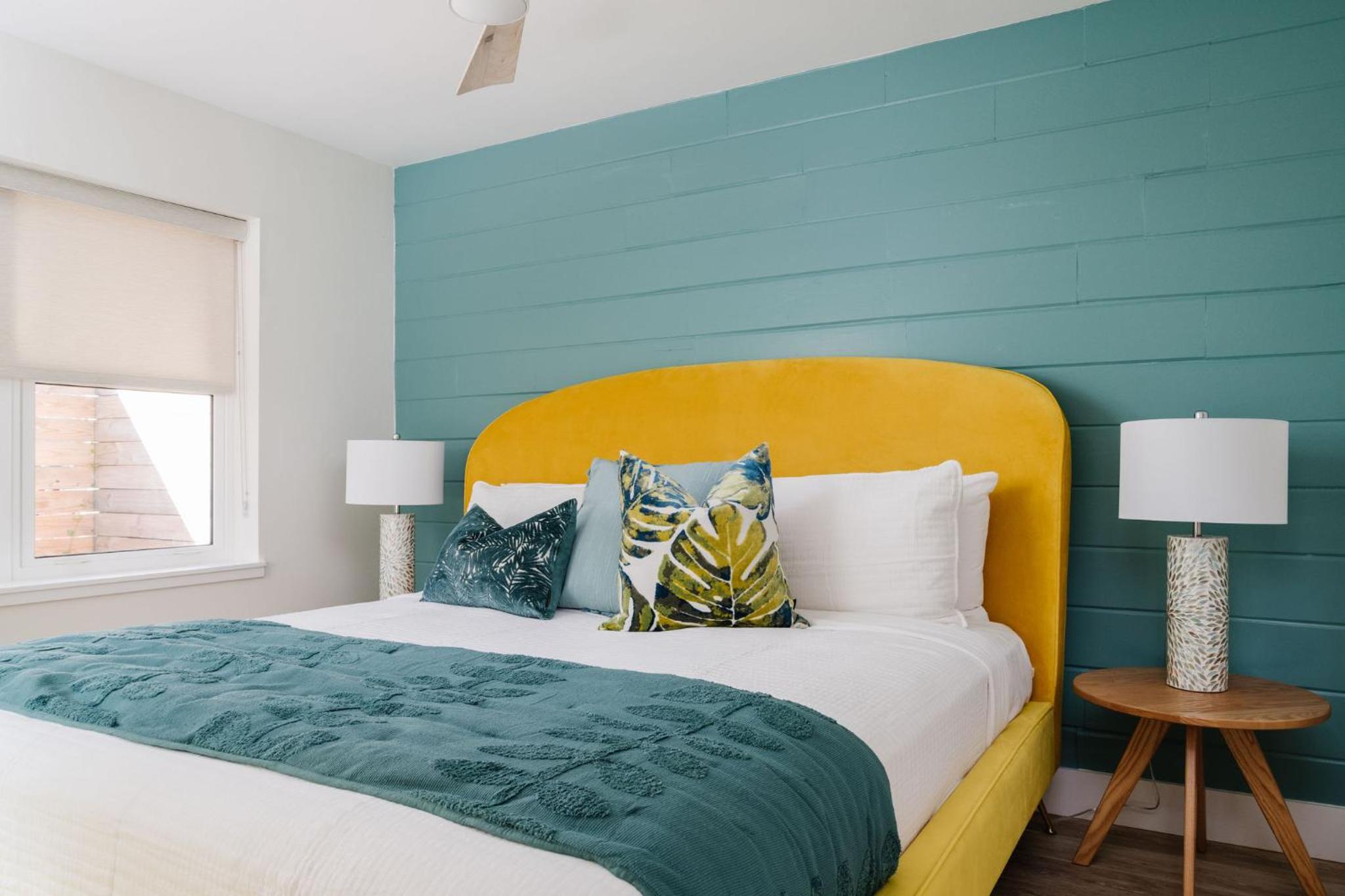 Deluxe One-Bedroom Apartment