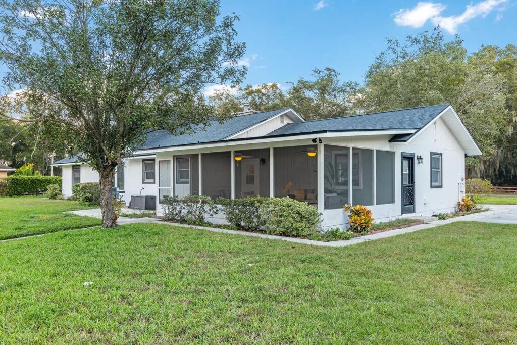 Three-Bedroom House photo 2