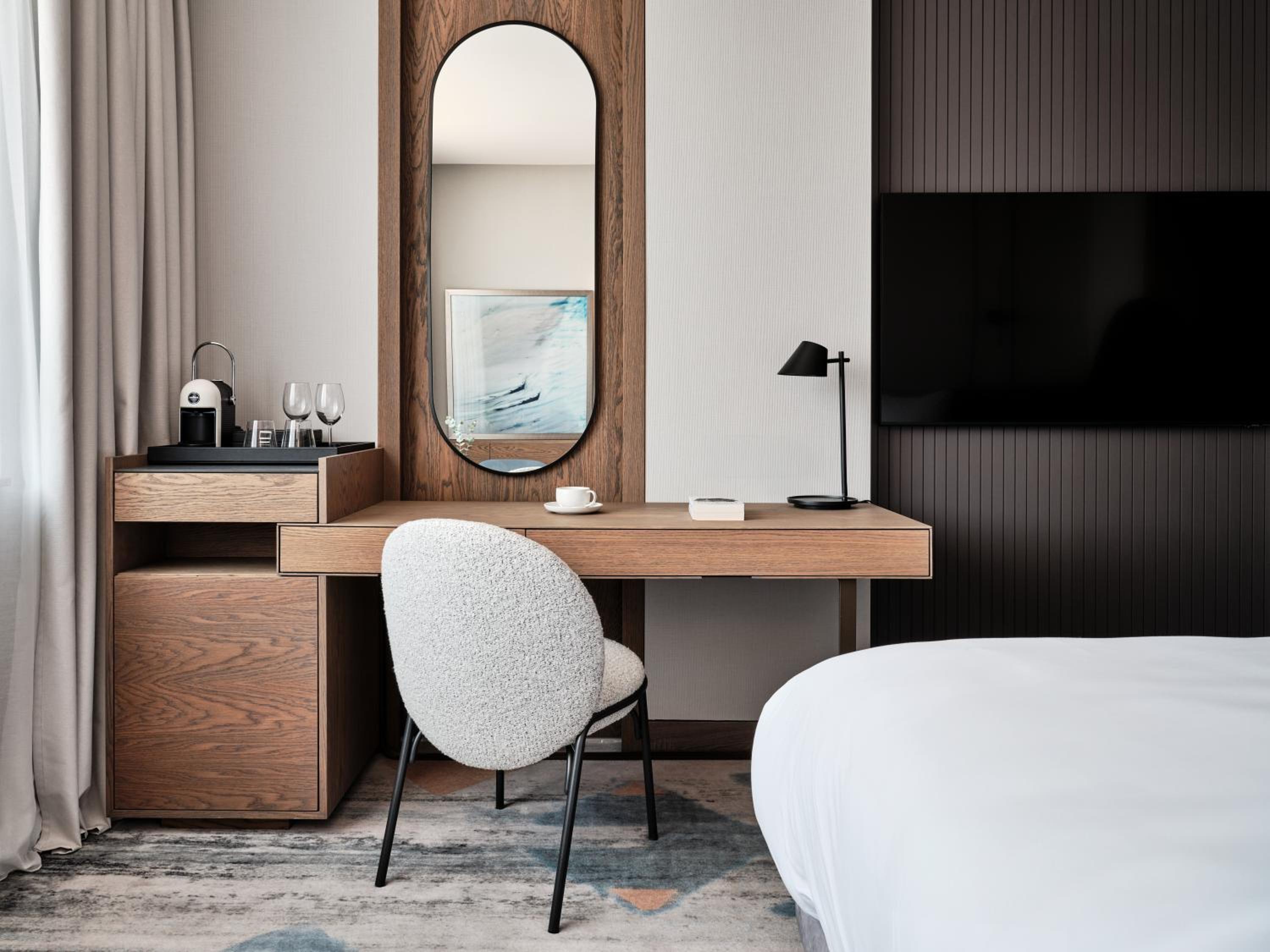 Standard King Room - Photo 3