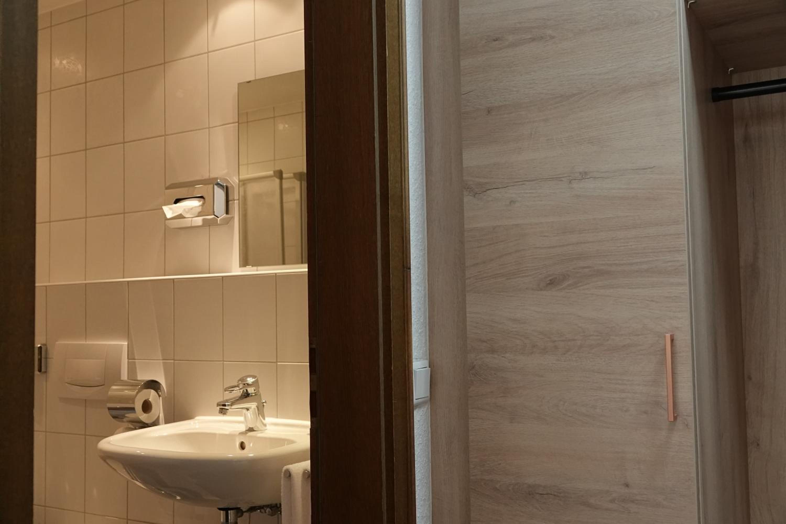 Budget Double or Twin Room - Photo 2