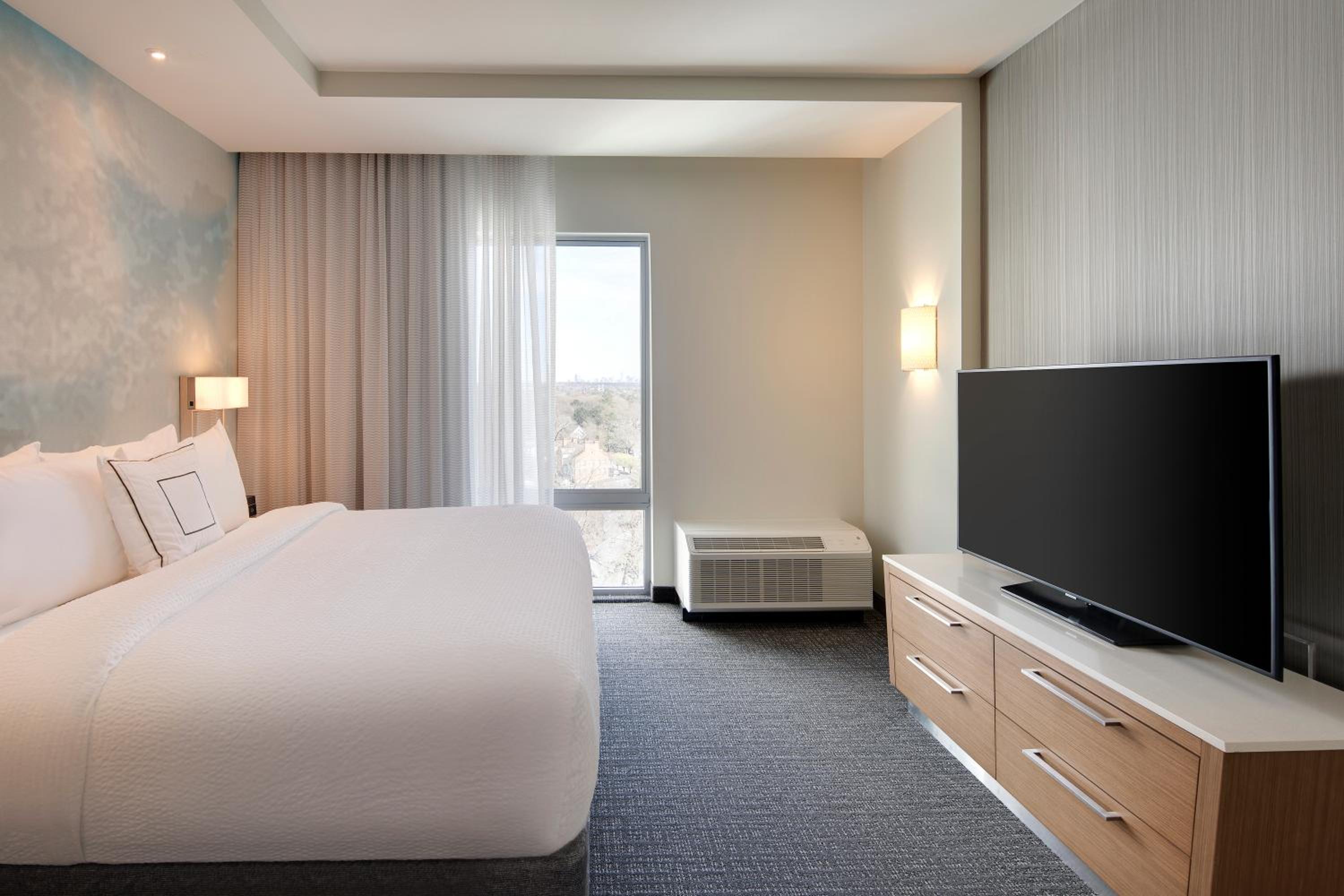 Suite, 1 King, Sofa bed, City view - Photo 1