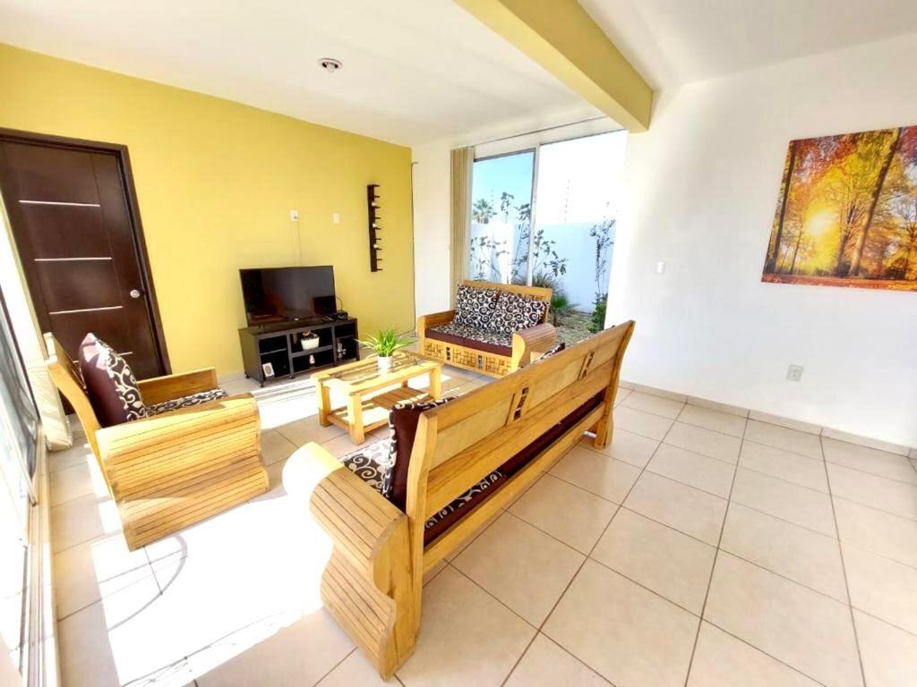 Three-Bedroom House photo 2