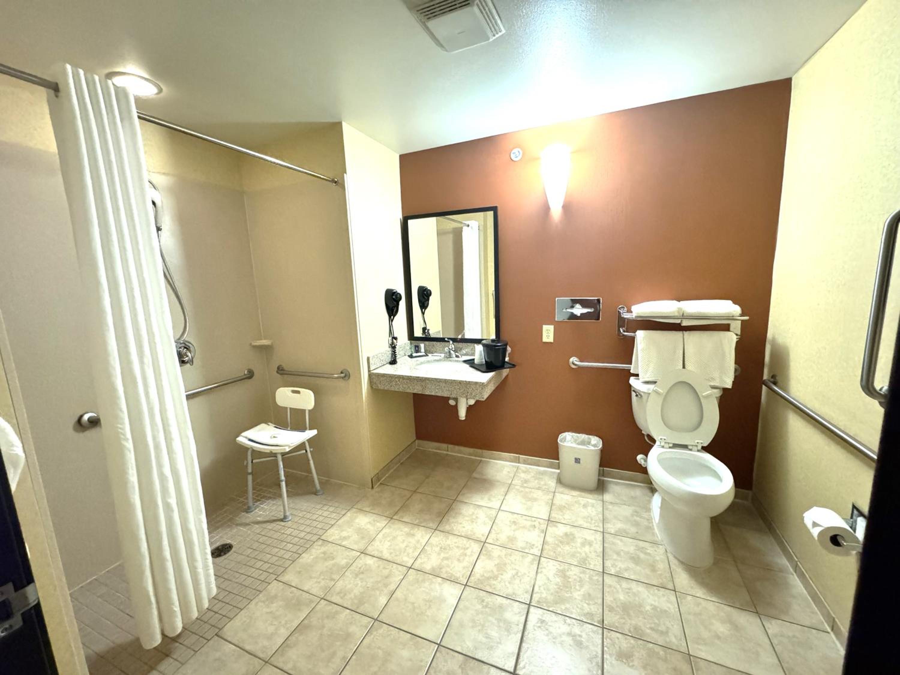 King Room - Accessible/Non-Smoking - Photo 2