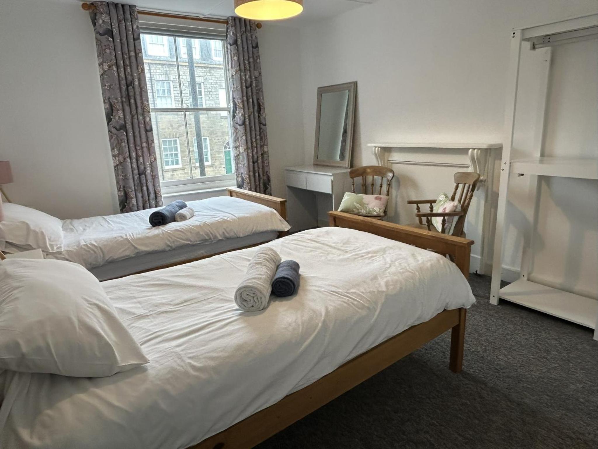 Twin Room with Private Bathroom photo 2