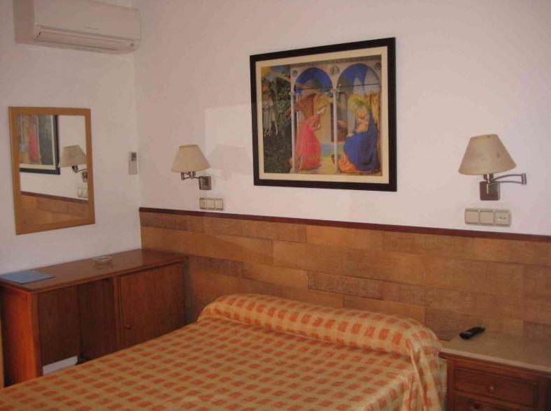Double or Twin Room photo 3
